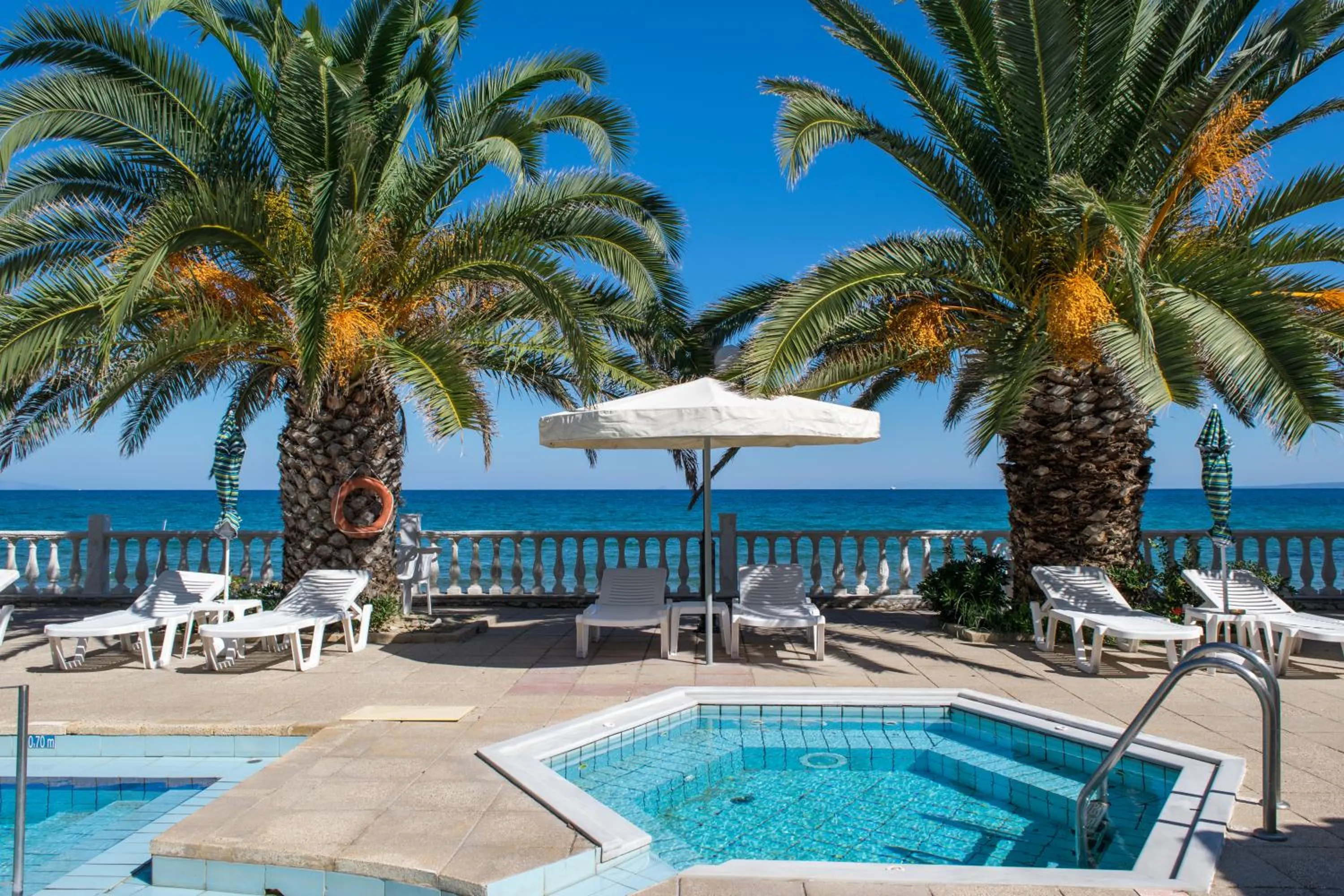 Swimming pool in Paradise Beach Hotel