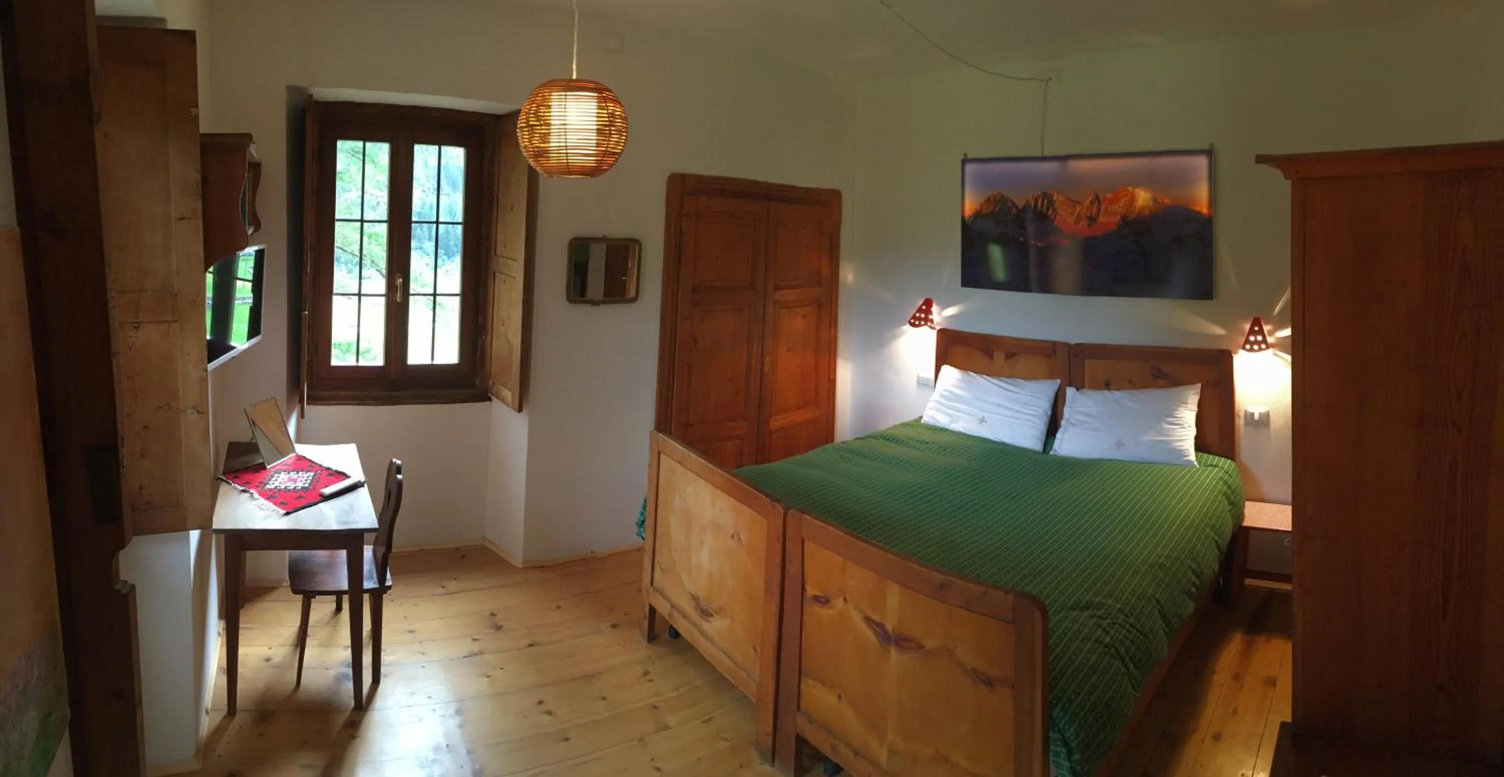 Photo of the whole room in Il Cortese