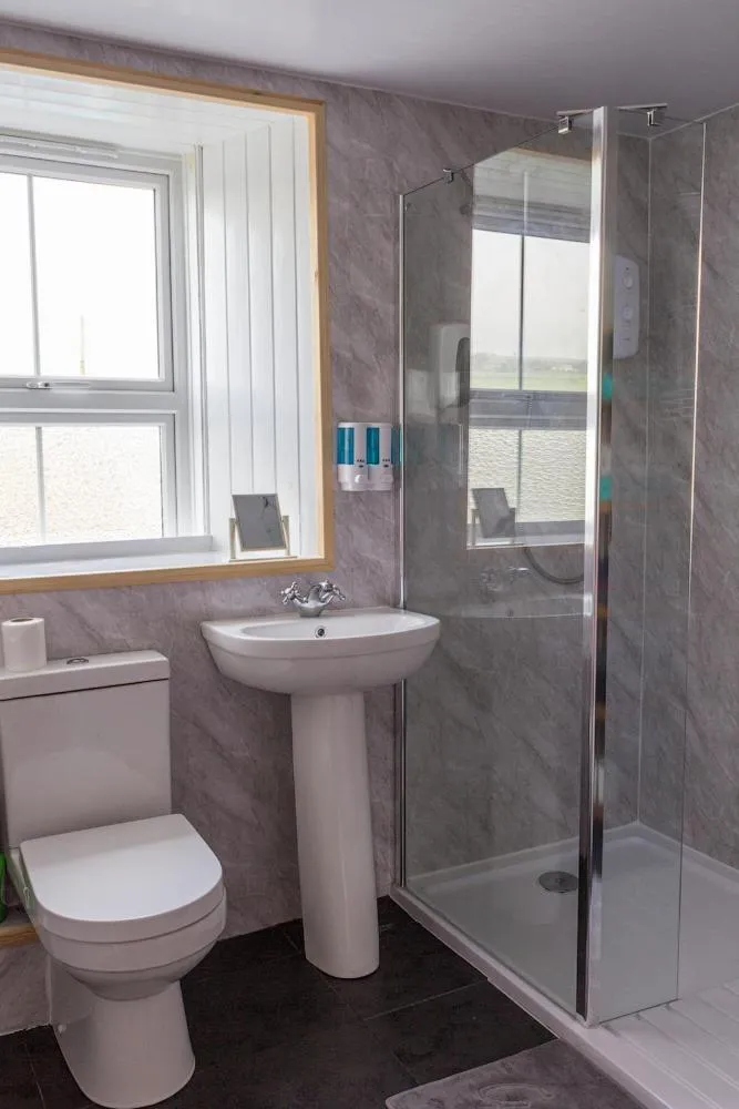 Shower in Bannockburn Inn