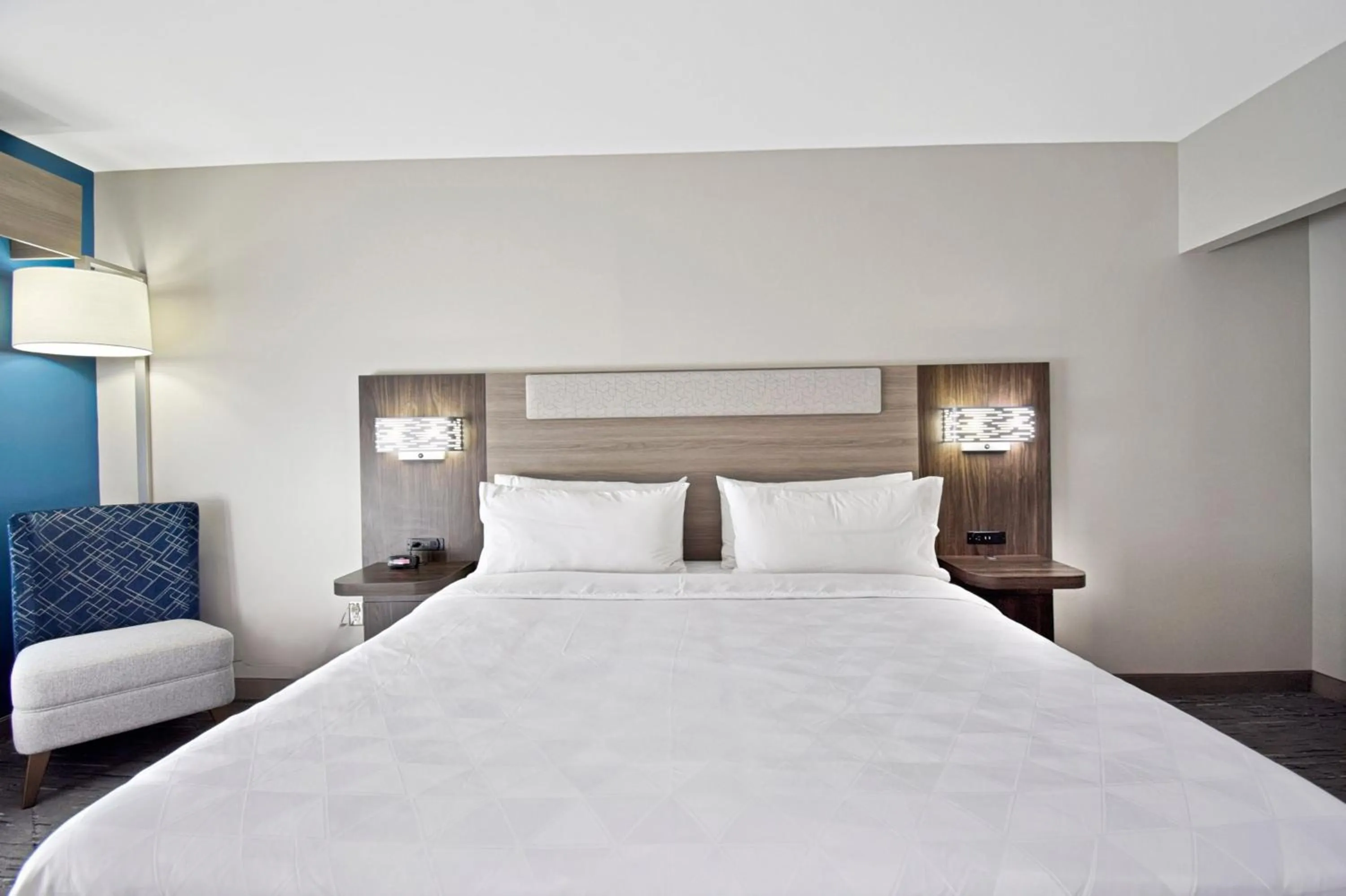 Photo of the whole room, Bed in Holiday Inn Express Boone by IHG