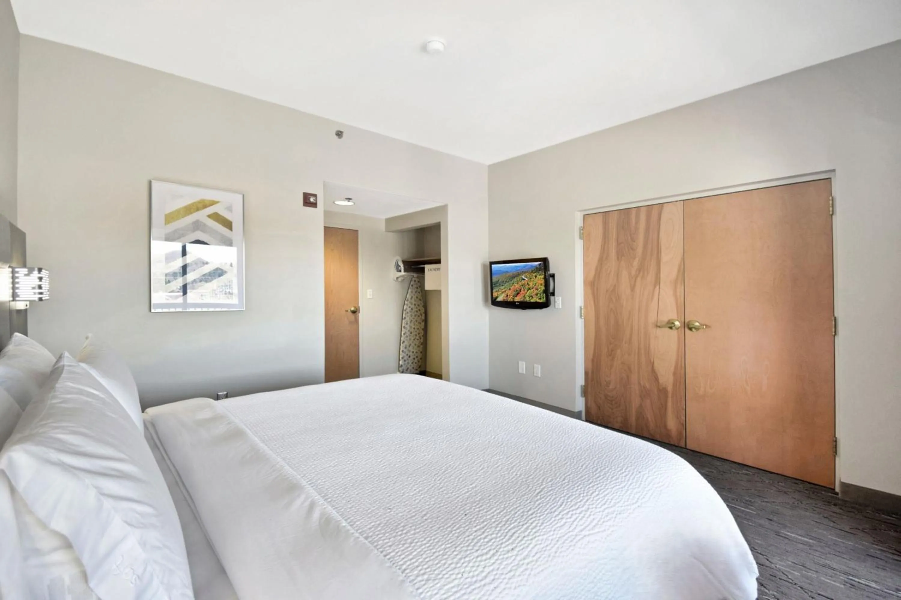 Photo of the whole room, Bed in Holiday Inn Express Boone by IHG