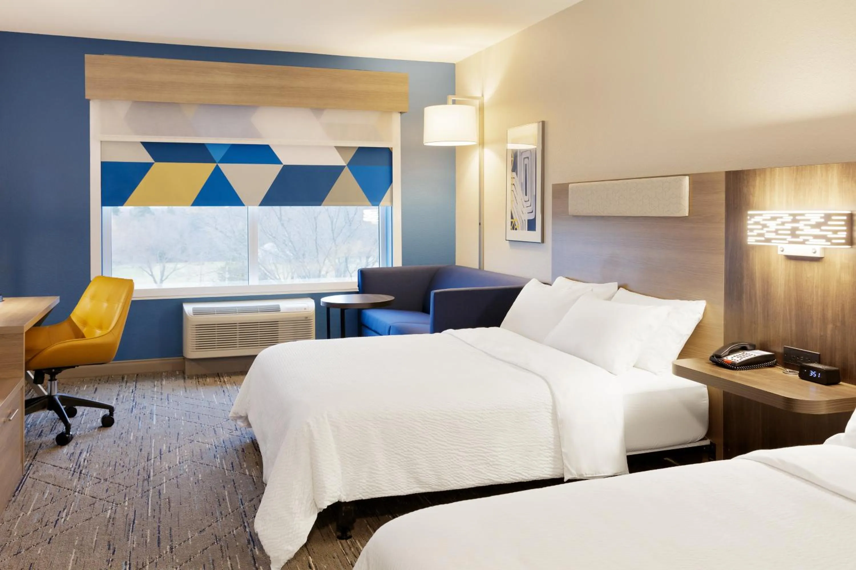 Photo of the whole room, Bed in Holiday Inn Express Hotel & Suites Cincinnati Southeast Newport by IHG