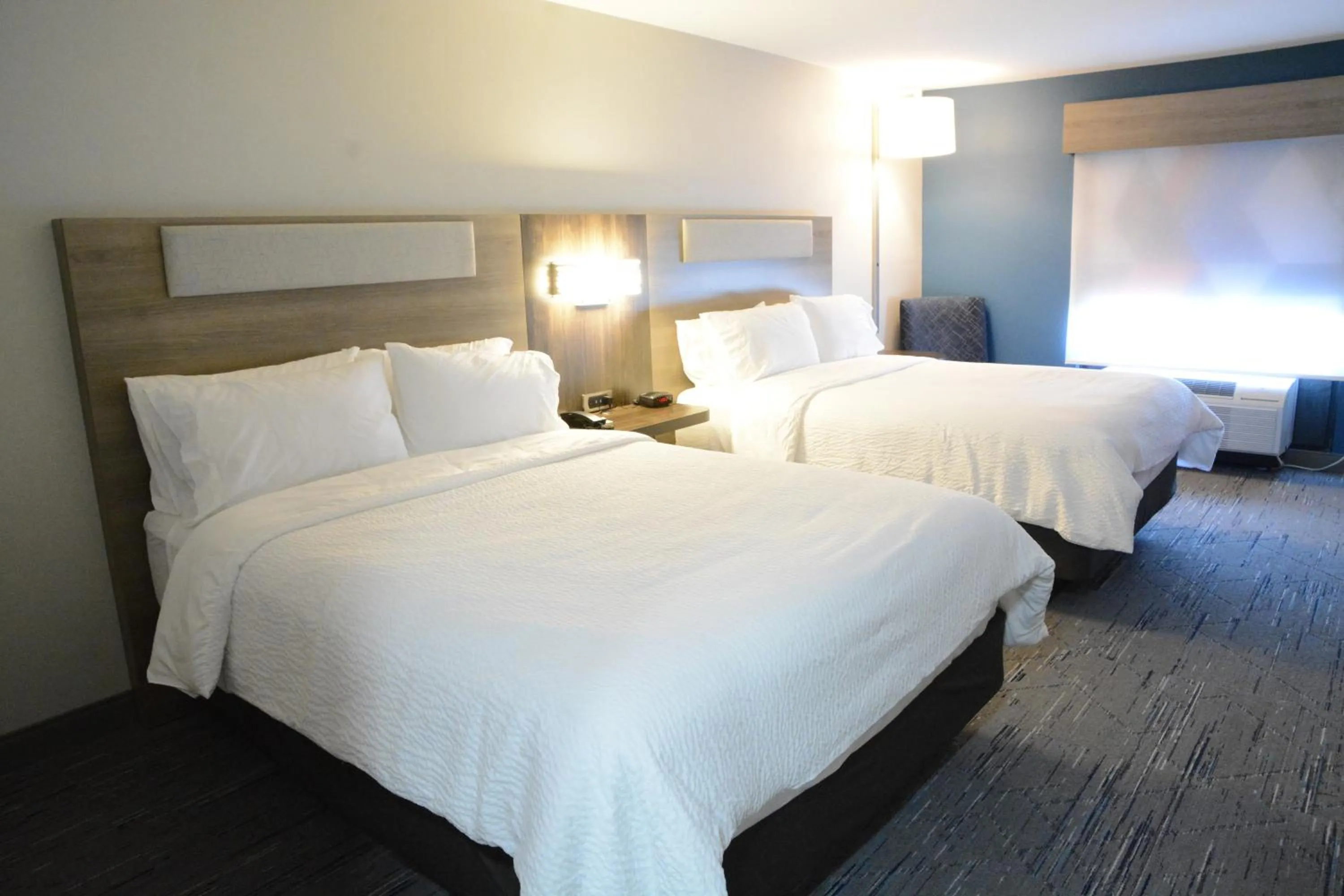 Bed in Holiday Inn Express Hotel & Suites Cincinnati Southeast Newport, an IHG Hotel