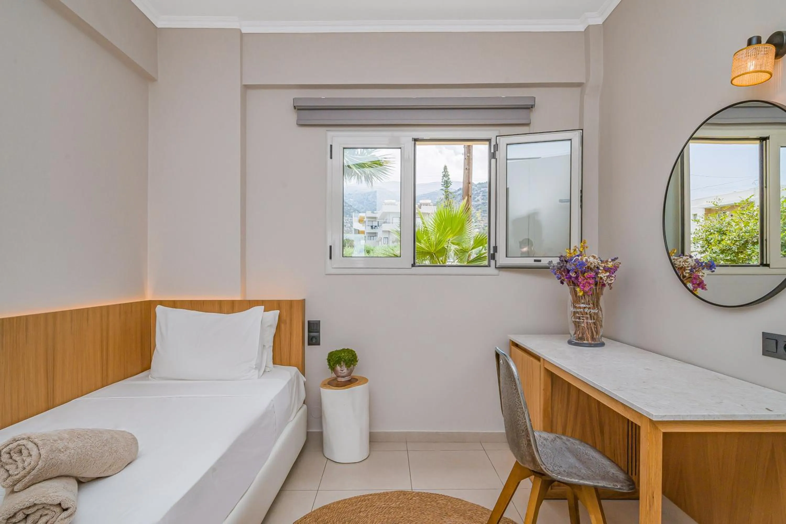 Property building, Bed in Notos Heights Hotel & Suites