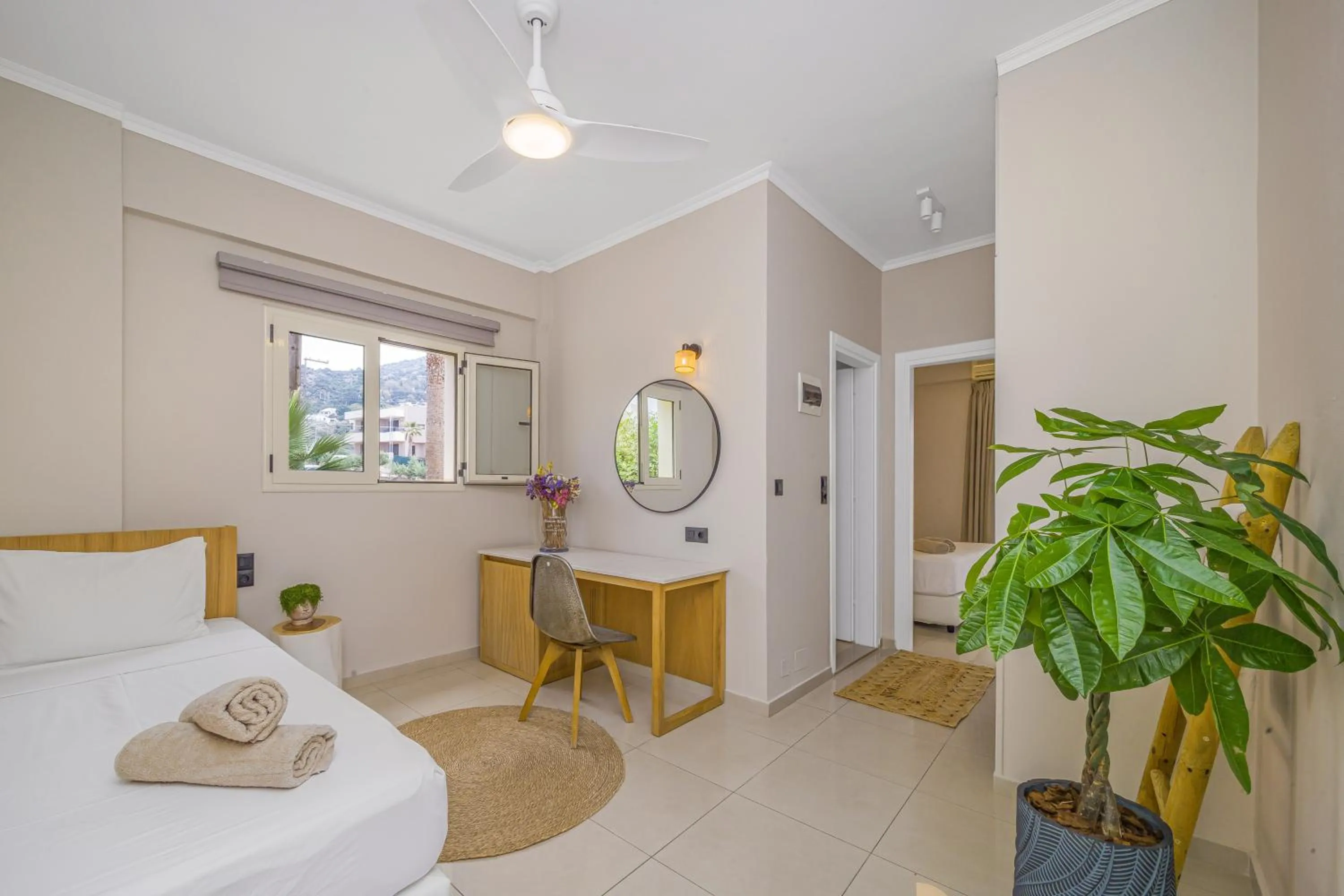 Property building, Bed in Notos Heights Hotel & Suites