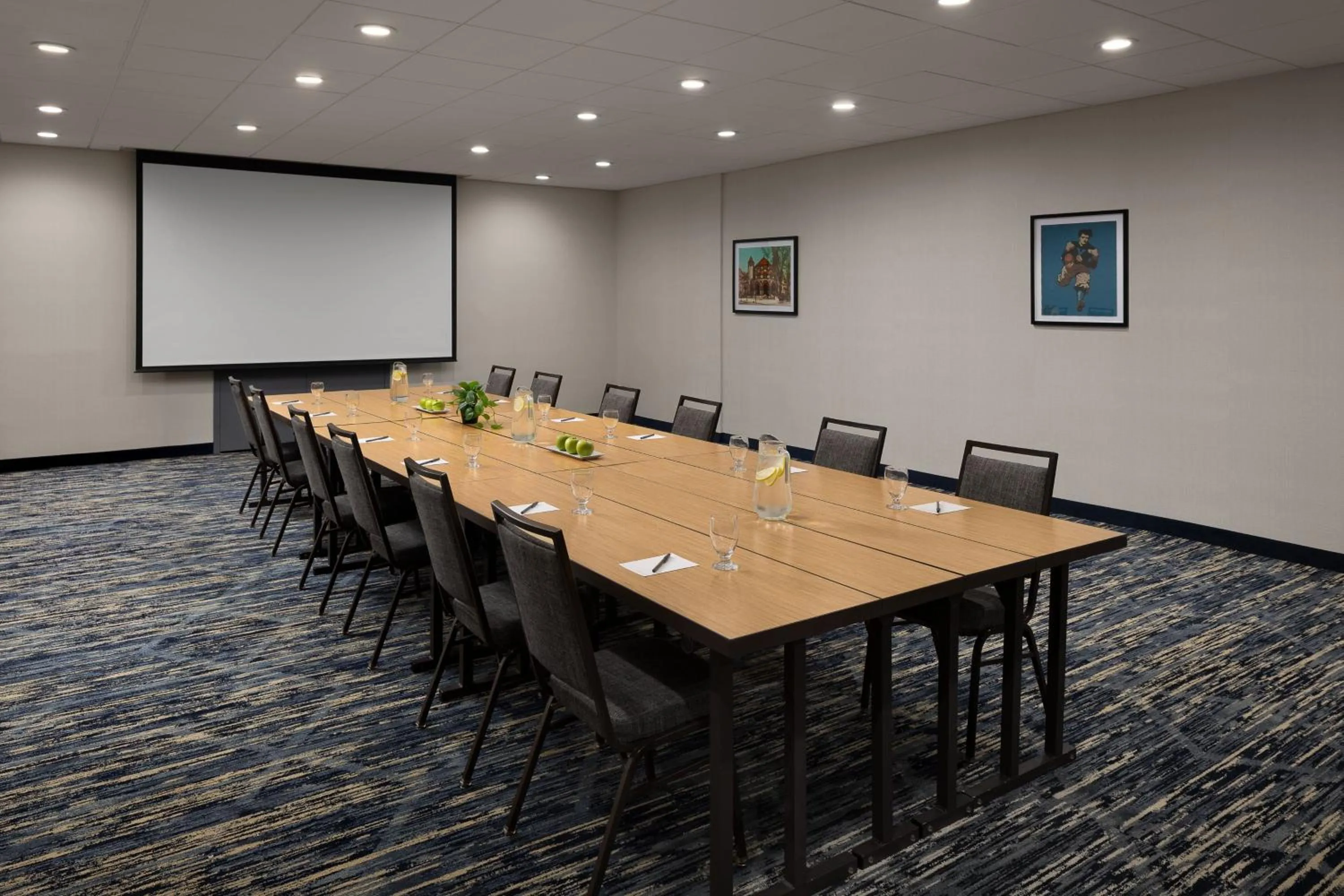 Meeting/conference room in Courtyard New Haven at Yale