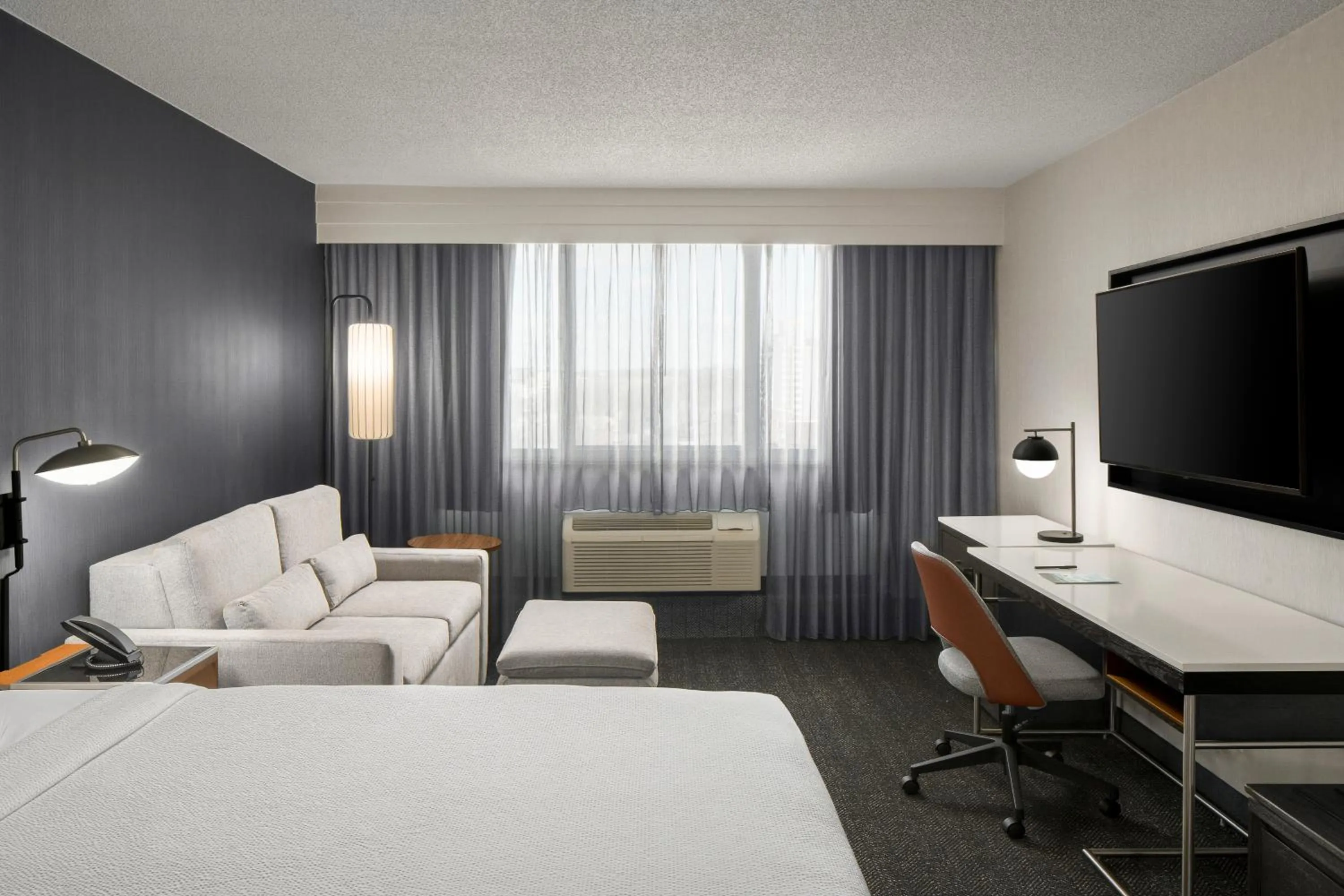 Bedroom, Bed in Courtyard New Haven at Yale