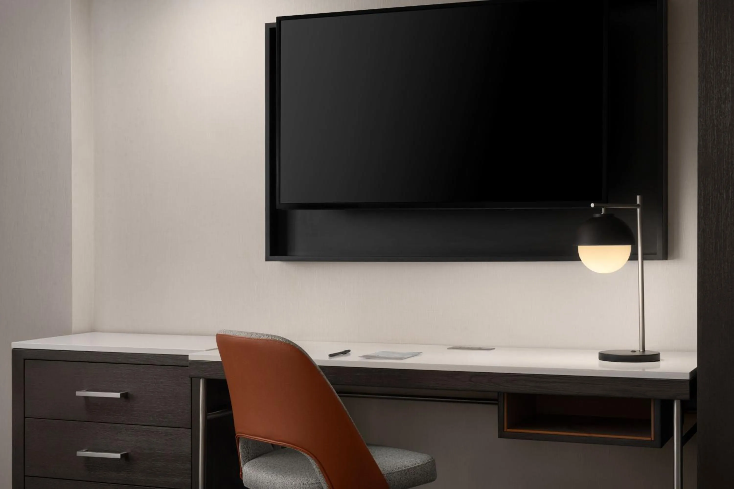 Photo of the whole room in Courtyard New Haven at Yale