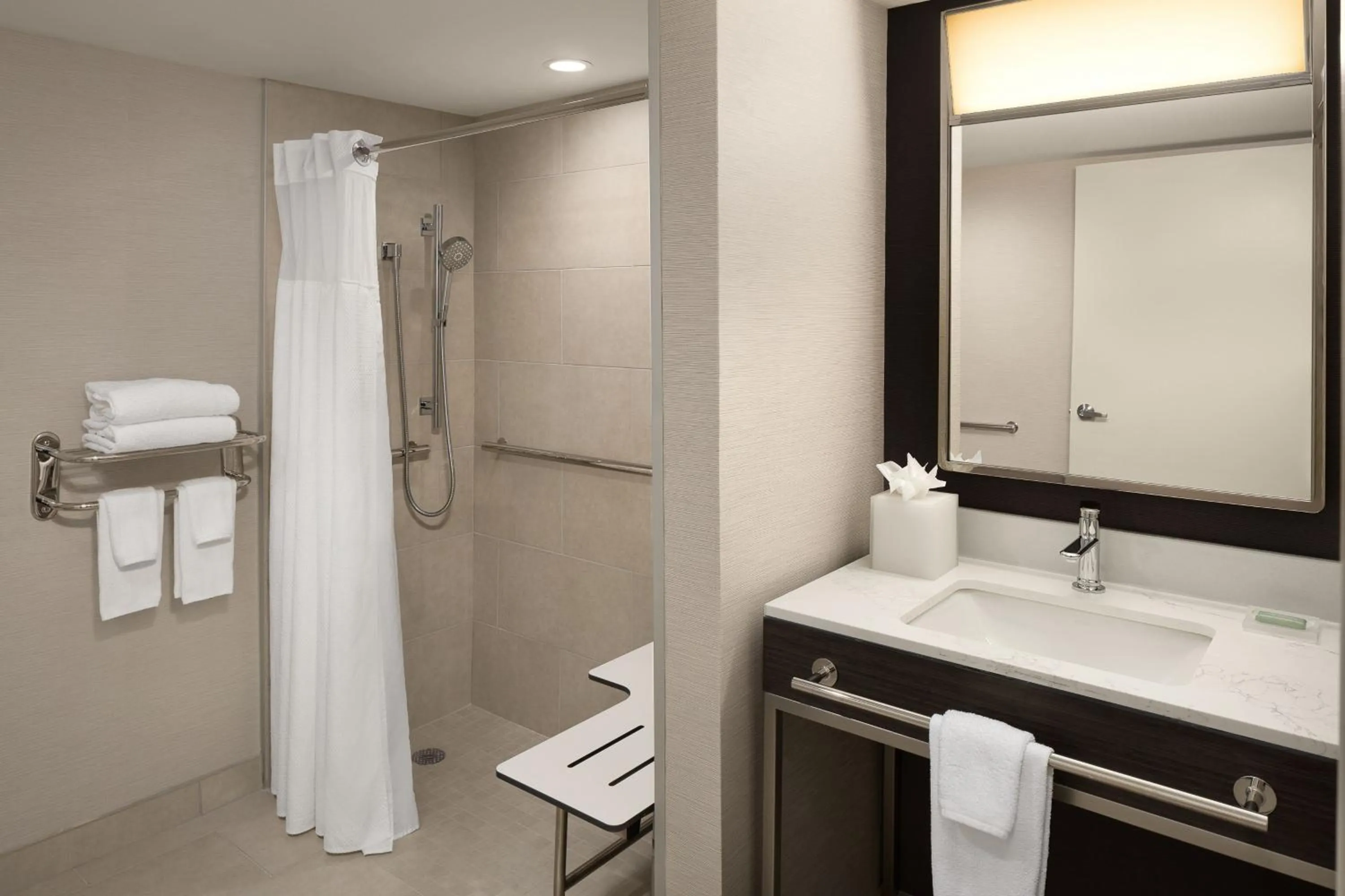 Bathroom in Courtyard New Haven at Yale