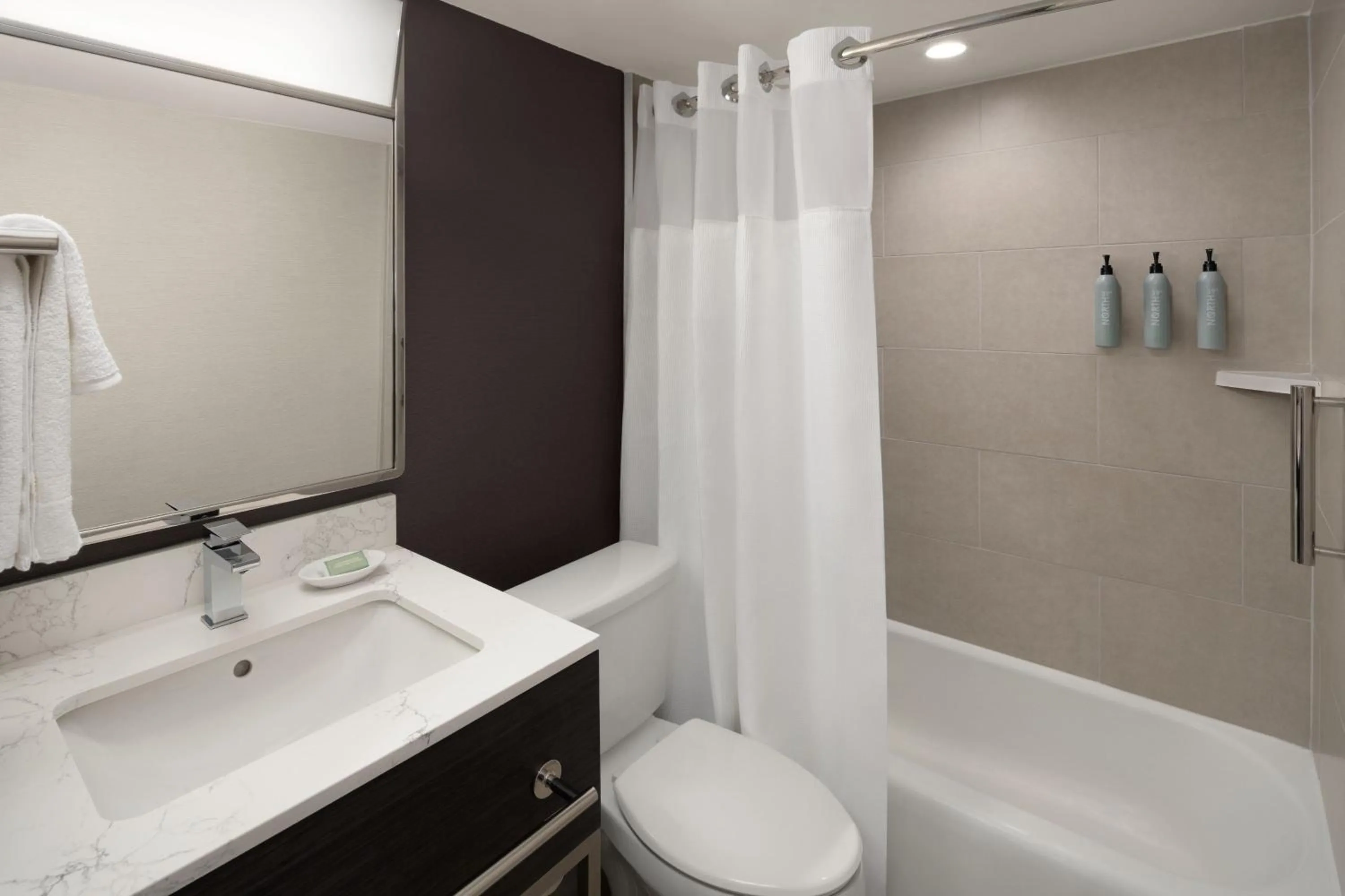 Photo of the whole room in Courtyard New Haven at Yale