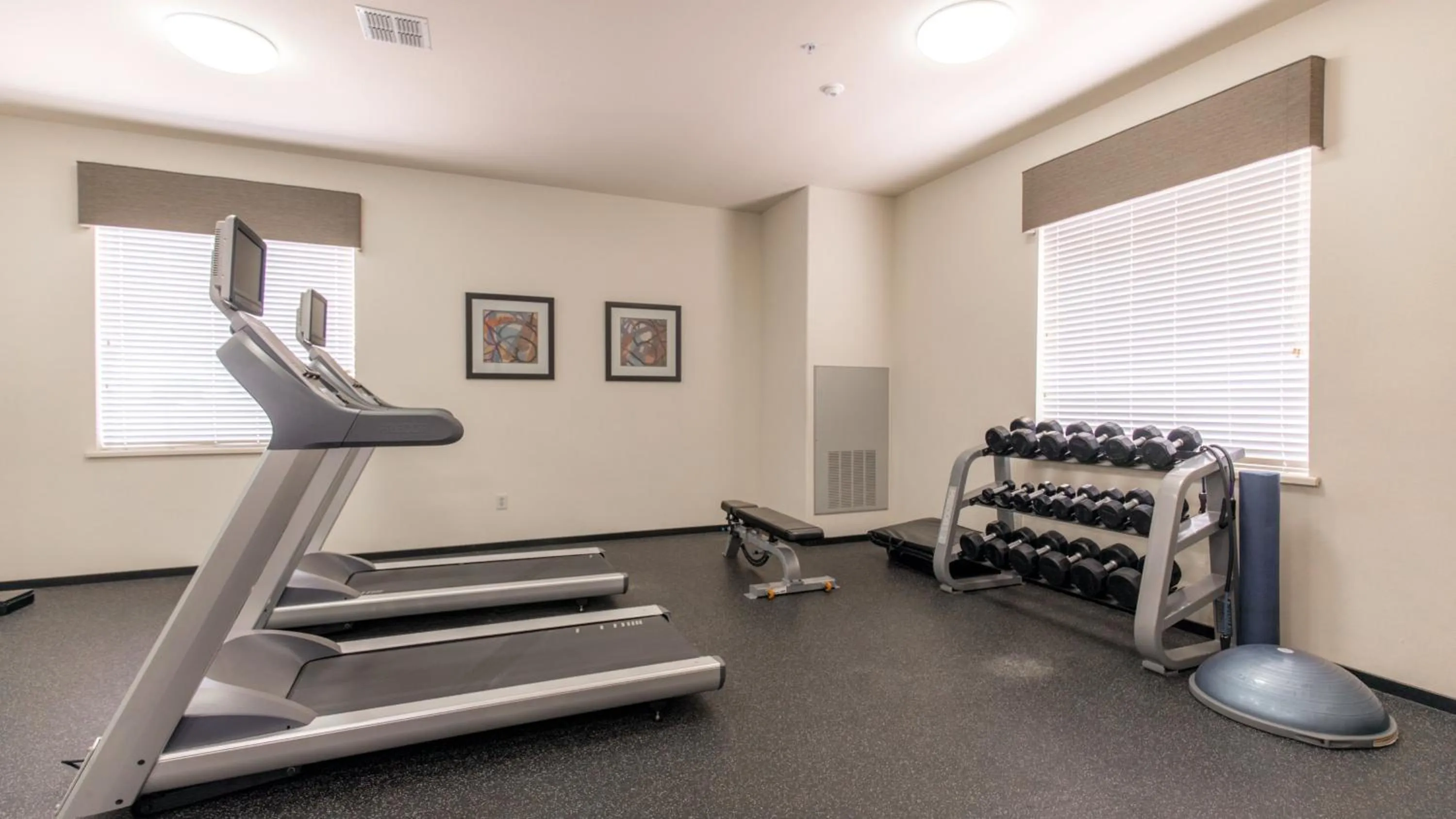 Fitness centre/facilities in Holiday Inn Express & Suites Oklahoma City NW - Quail Springs by IHG