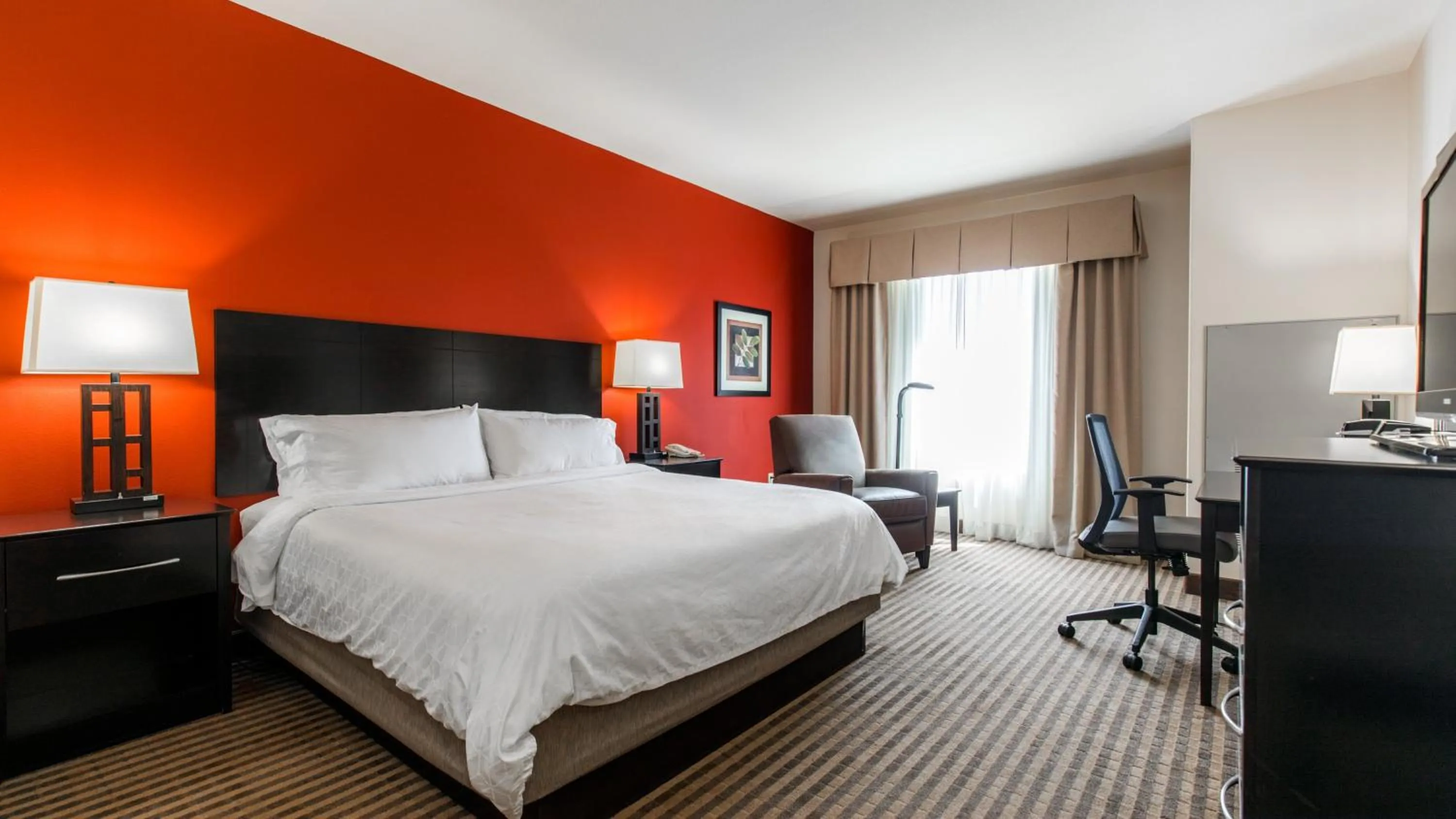 Photo of the whole room, Bed in Holiday Inn Express & Suites Oklahoma City NW - Quail Springs by IHG