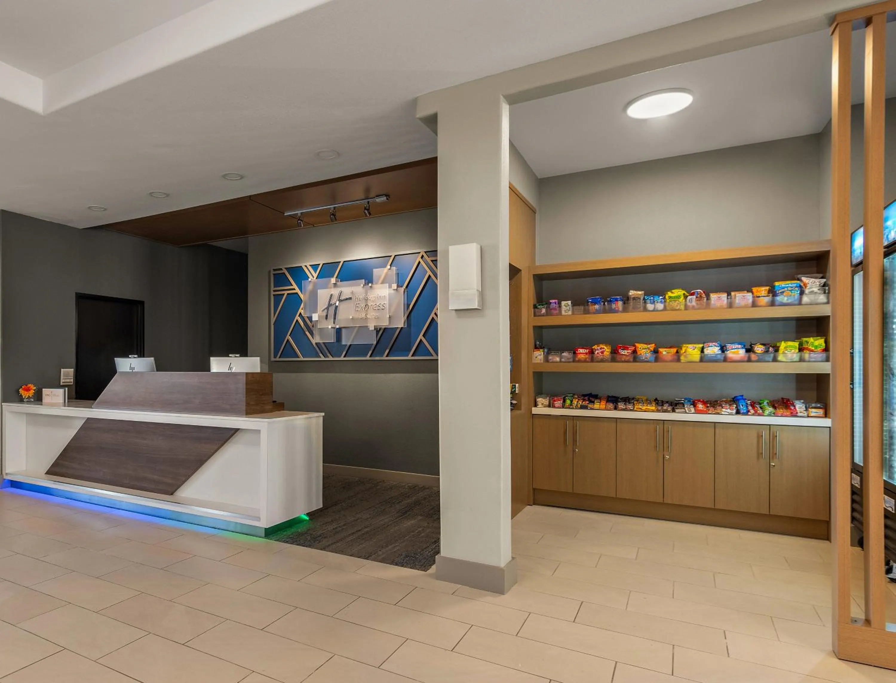 On-site shops in Holiday Inn Express & Suites Oklahoma City NW - Quail Springs by IHG