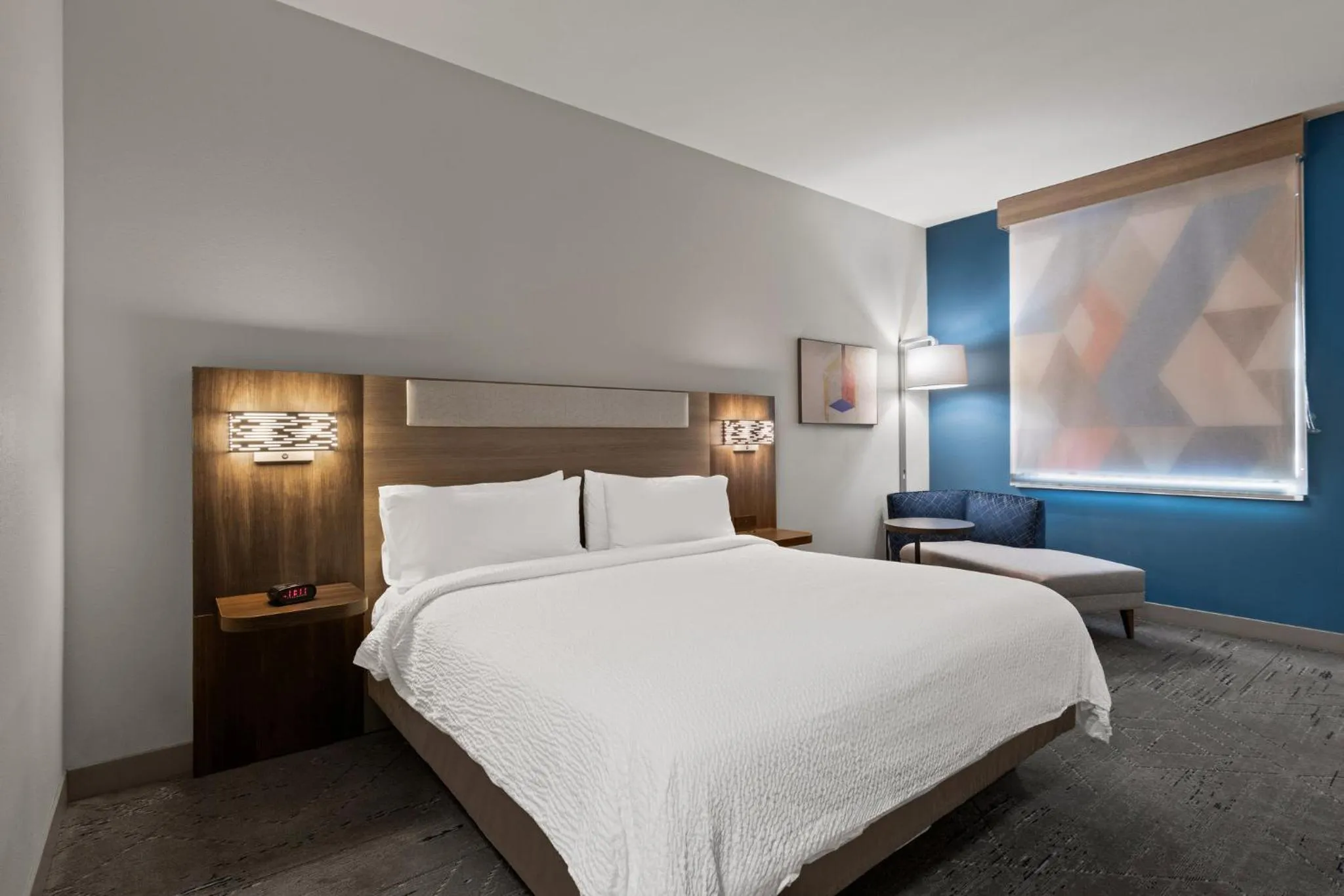Photo of the whole room, Bed in Holiday Inn Express & Suites Oklahoma City NW - Quail Springs by IHG
