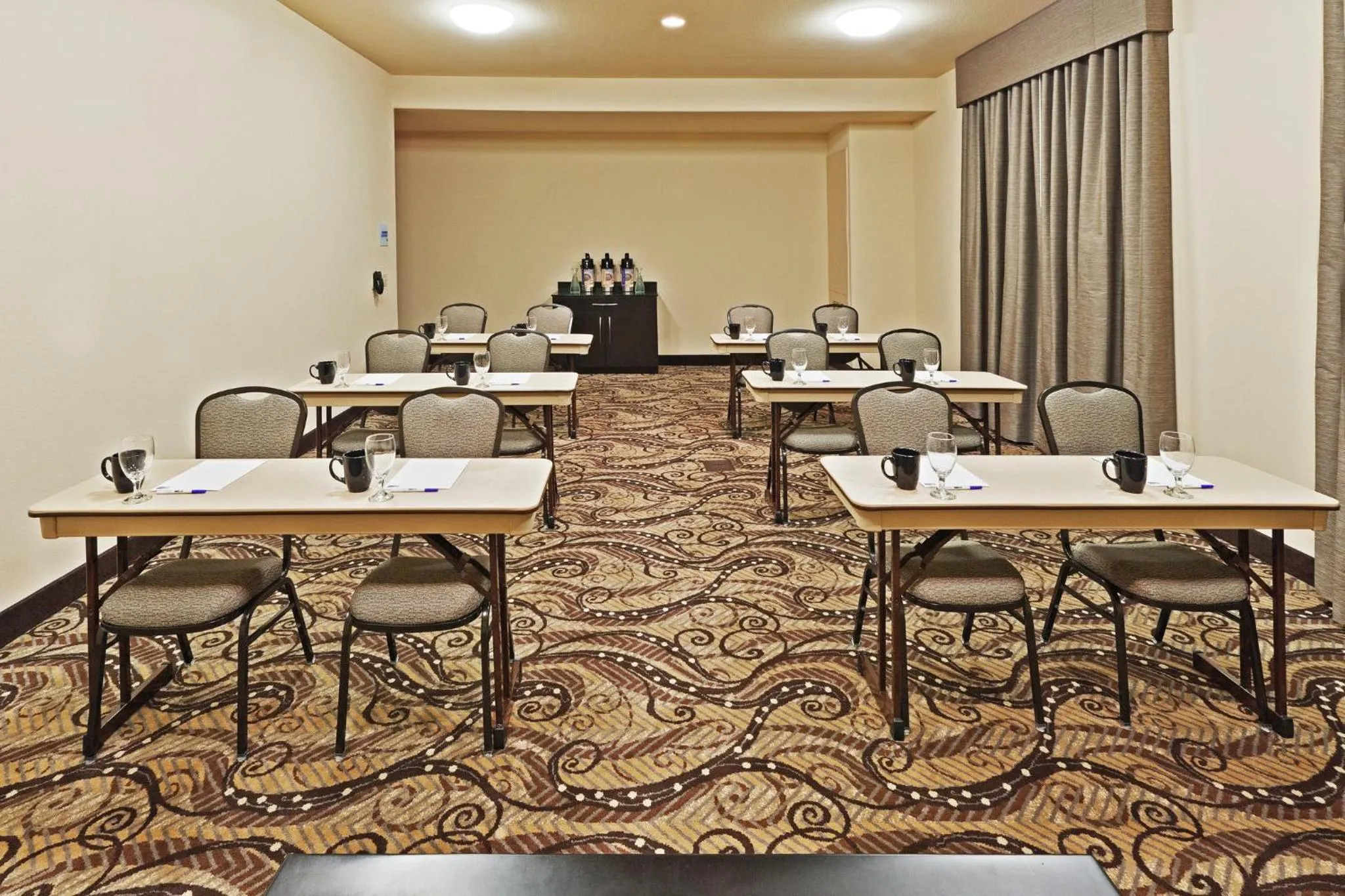 Meeting/conference room in Holiday Inn Express & Suites Oklahoma City NW - Quail Springs by IHG