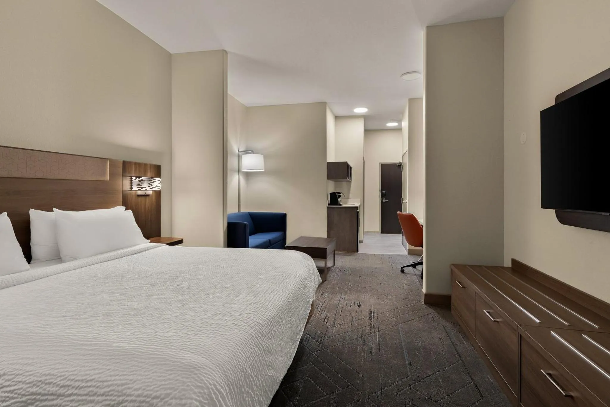 Photo of the whole room, Bed in Holiday Inn Express & Suites Oklahoma City NW - Quail Springs by IHG