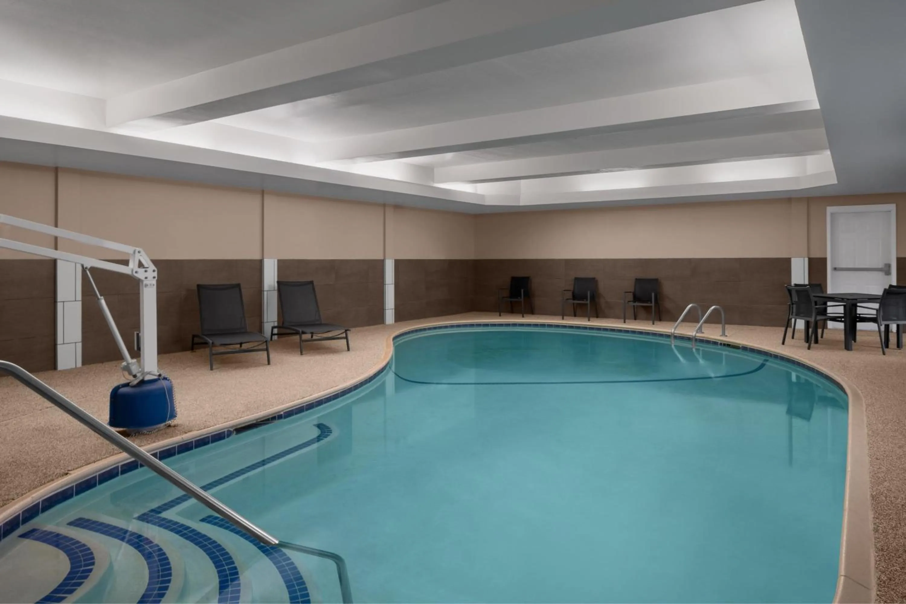 Swimming pool in Residence Inn Boston Dedham