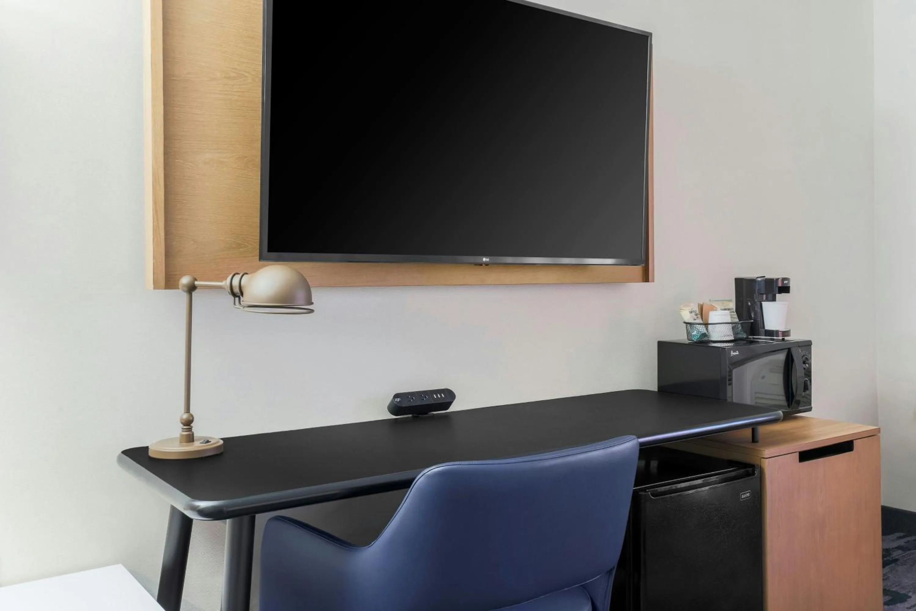 Photo of the whole room in Fairfield Inn and Suites by Marriott San Jose Airport