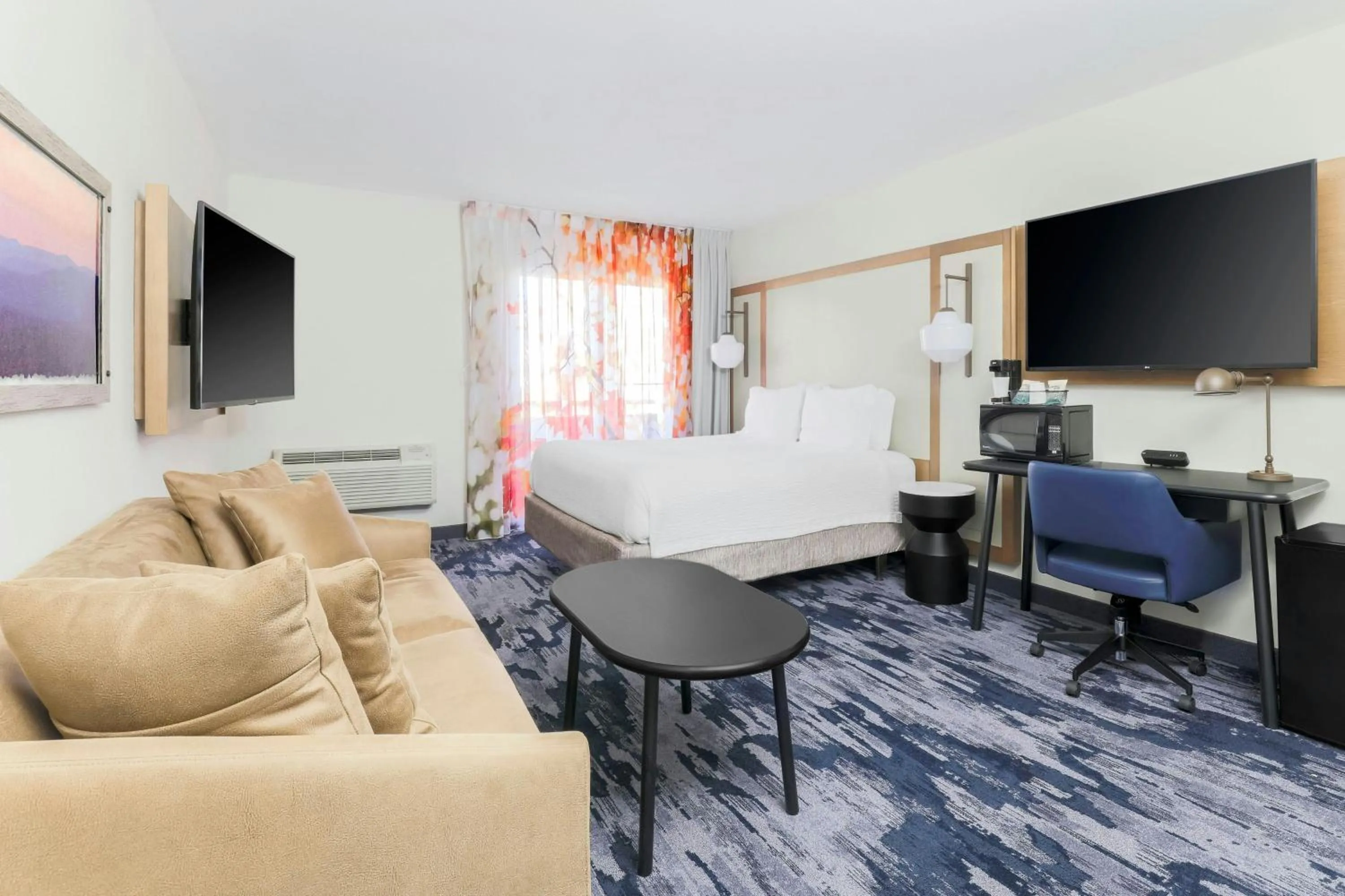 Photo of the whole room in Fairfield Inn and Suites by Marriott San Jose Airport