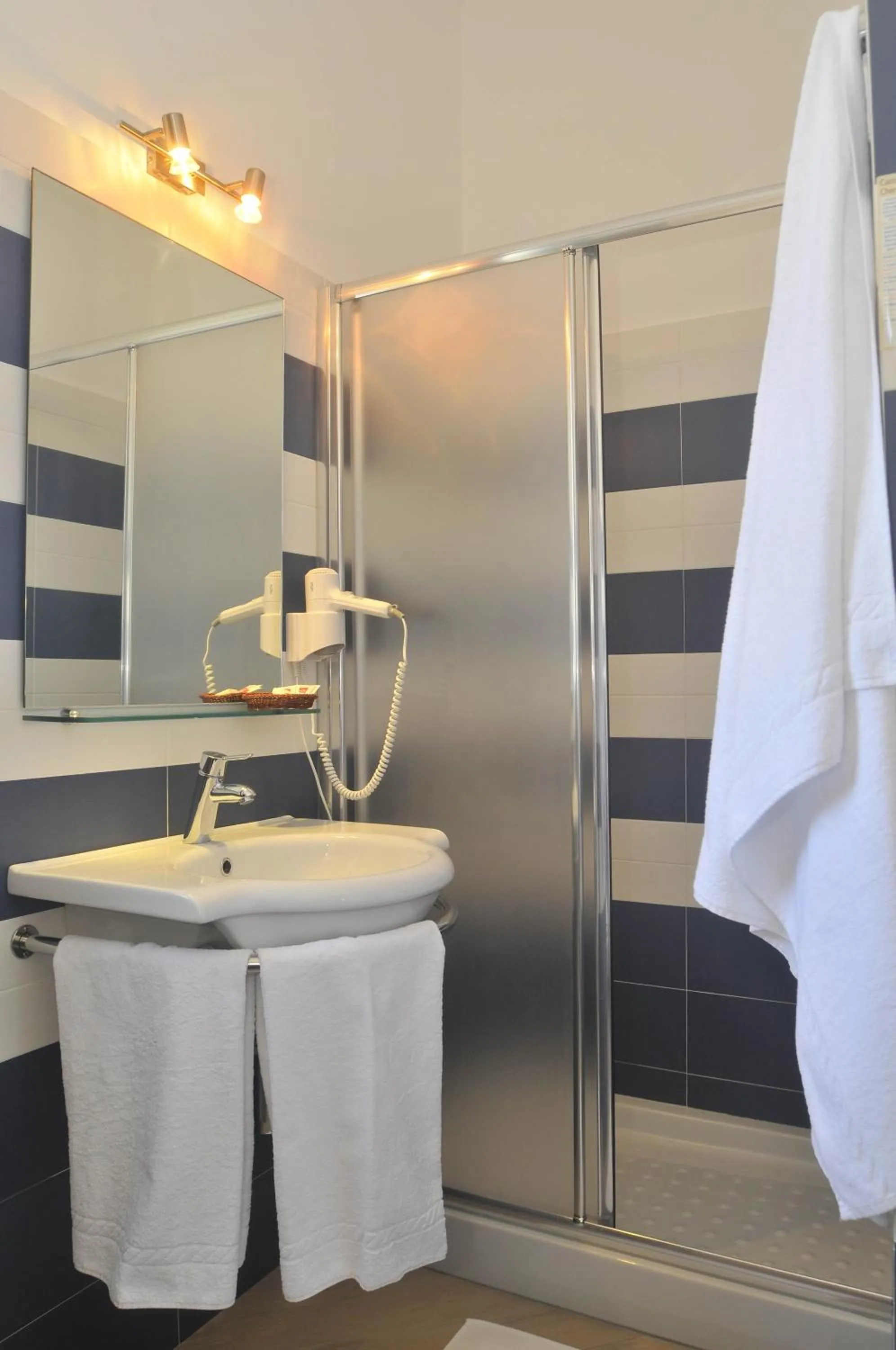 Shower in B&B Cous Cous People