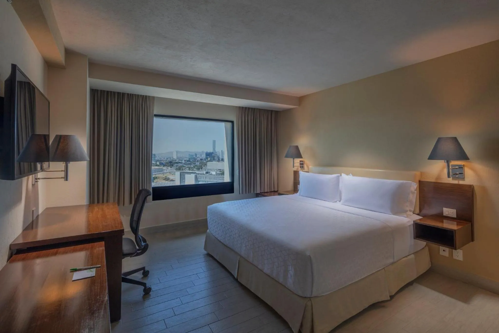 Photo of the whole room, Bed in Holiday Inn Puebla La Noria by IHG
