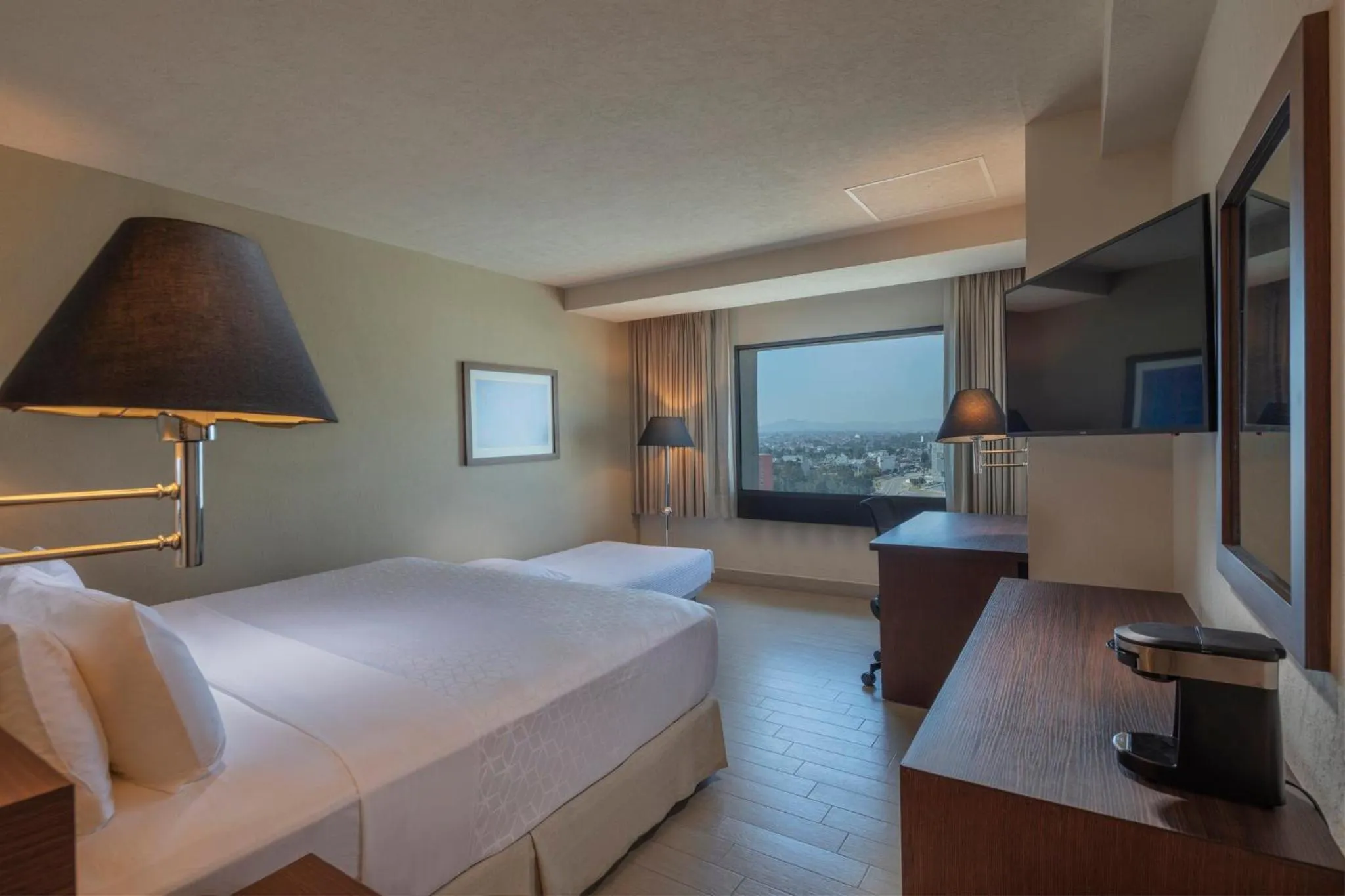 Photo of the whole room, Bed in Holiday Inn Puebla La Noria by IHG