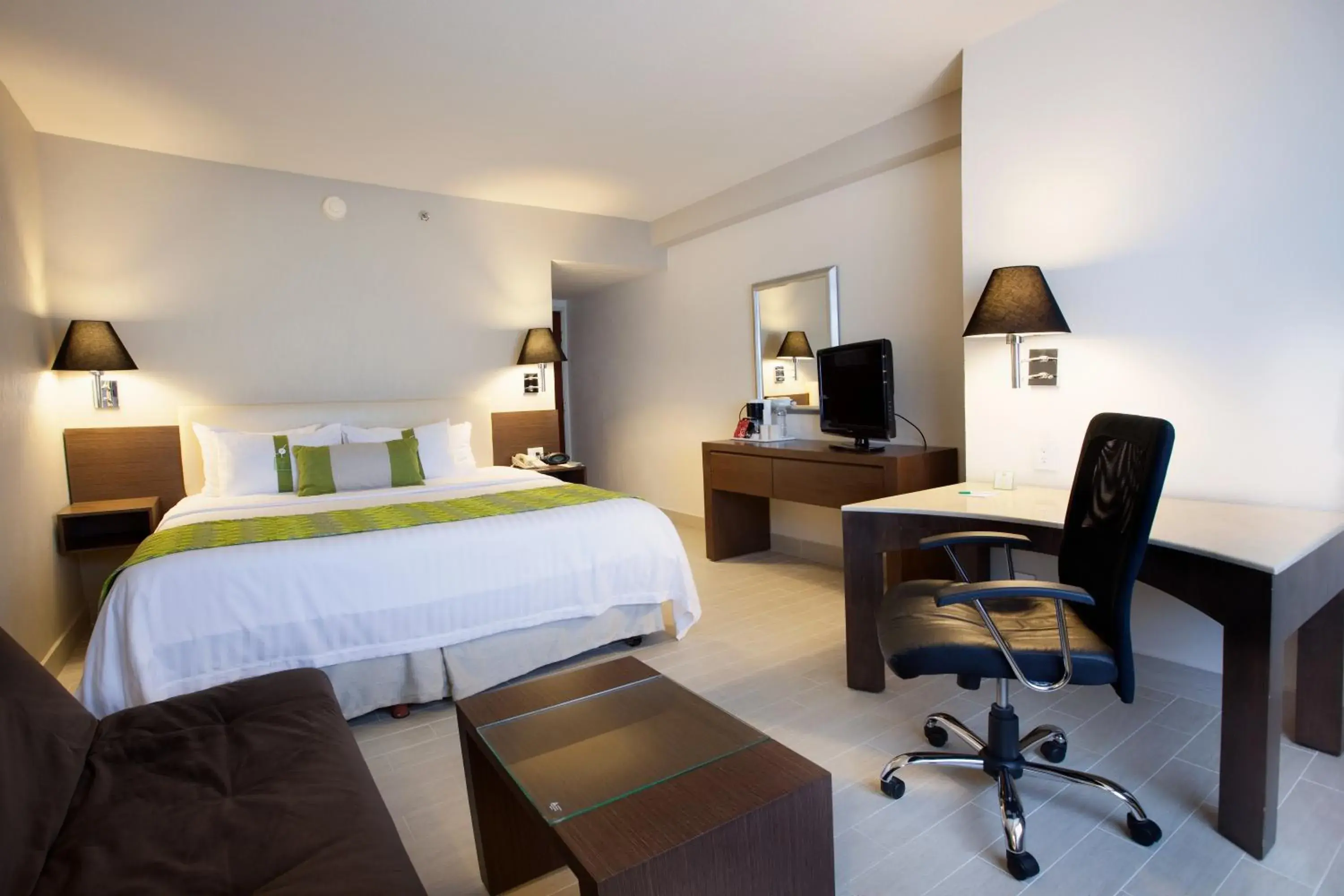 Standard King Room in Holiday Inn Puebla La Noria by IHG Standard King Room in Holiday Inn Puebla La Noria by IHG