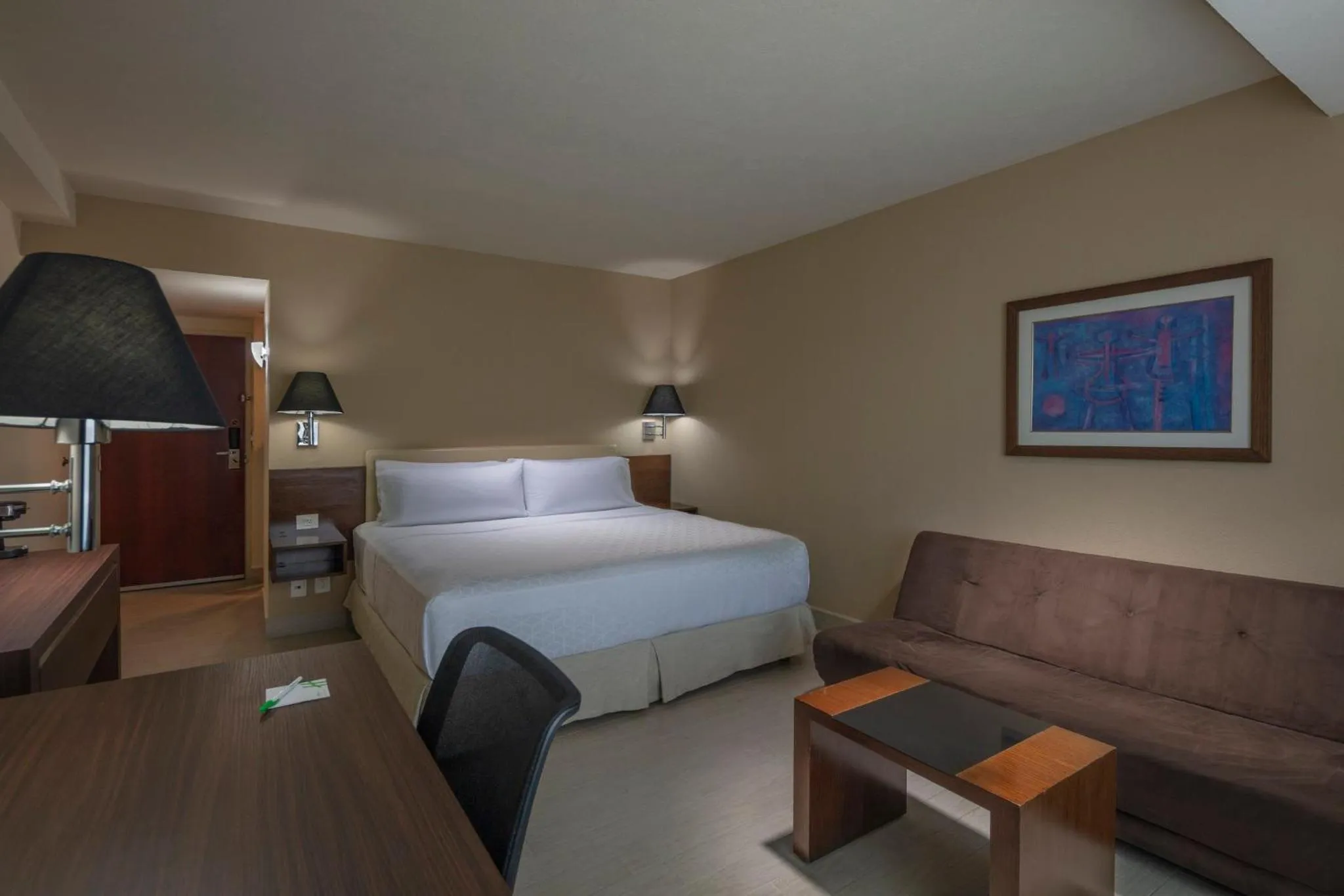 Photo of the whole room, Bed in Holiday Inn Puebla La Noria by IHG