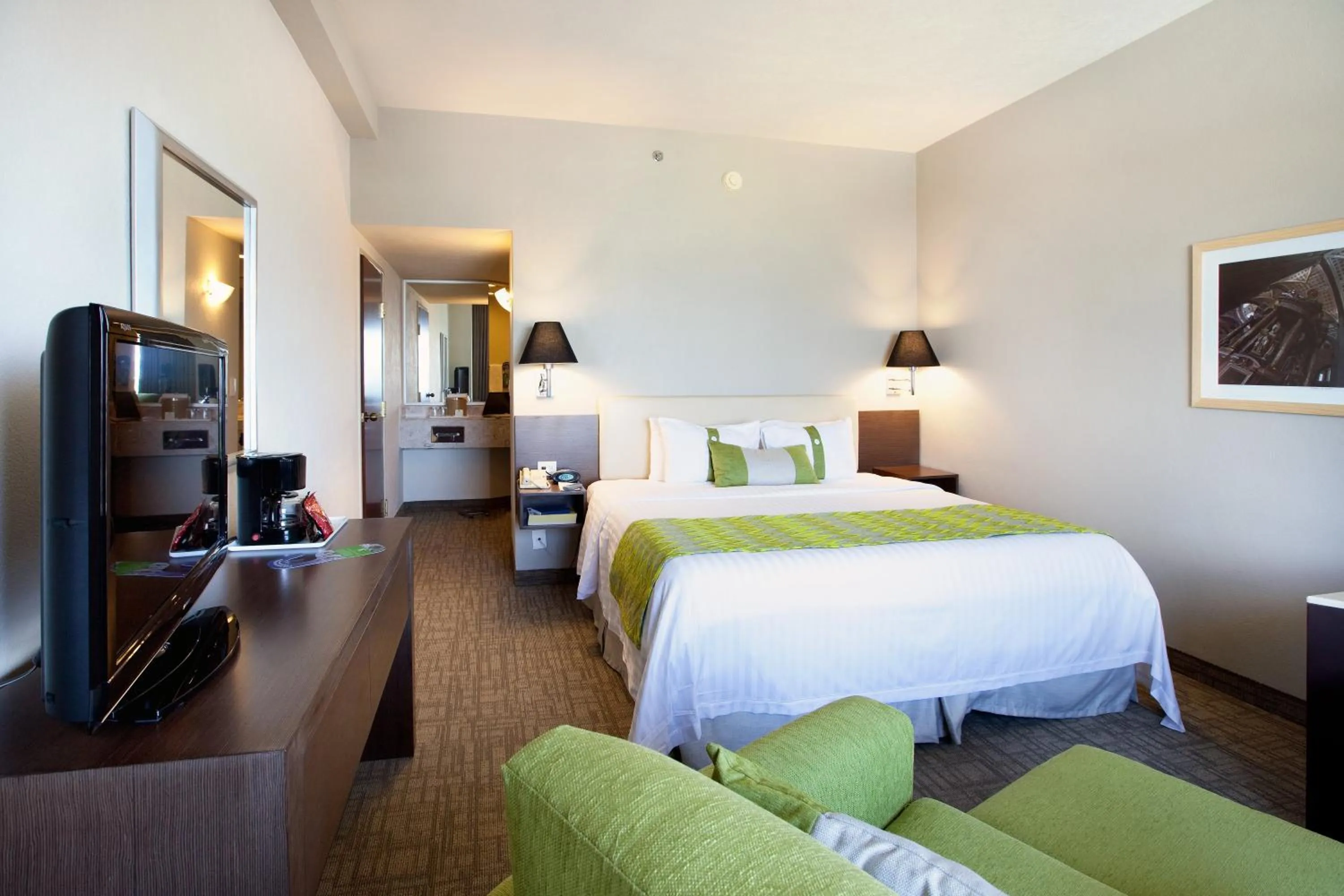 Photo of the whole room, Bed in Holiday Inn Puebla La Noria by IHG