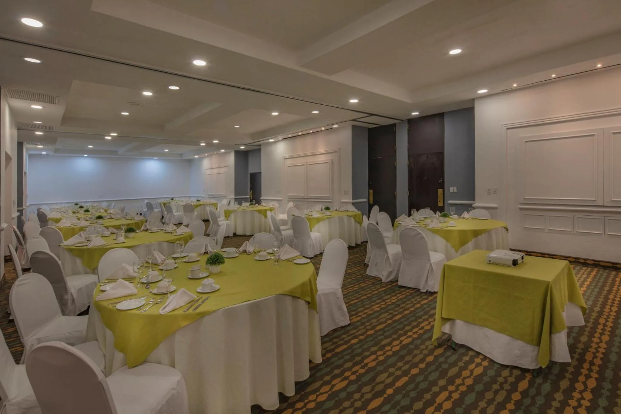Meeting/conference room in Holiday Inn Puebla La Noria by IHG