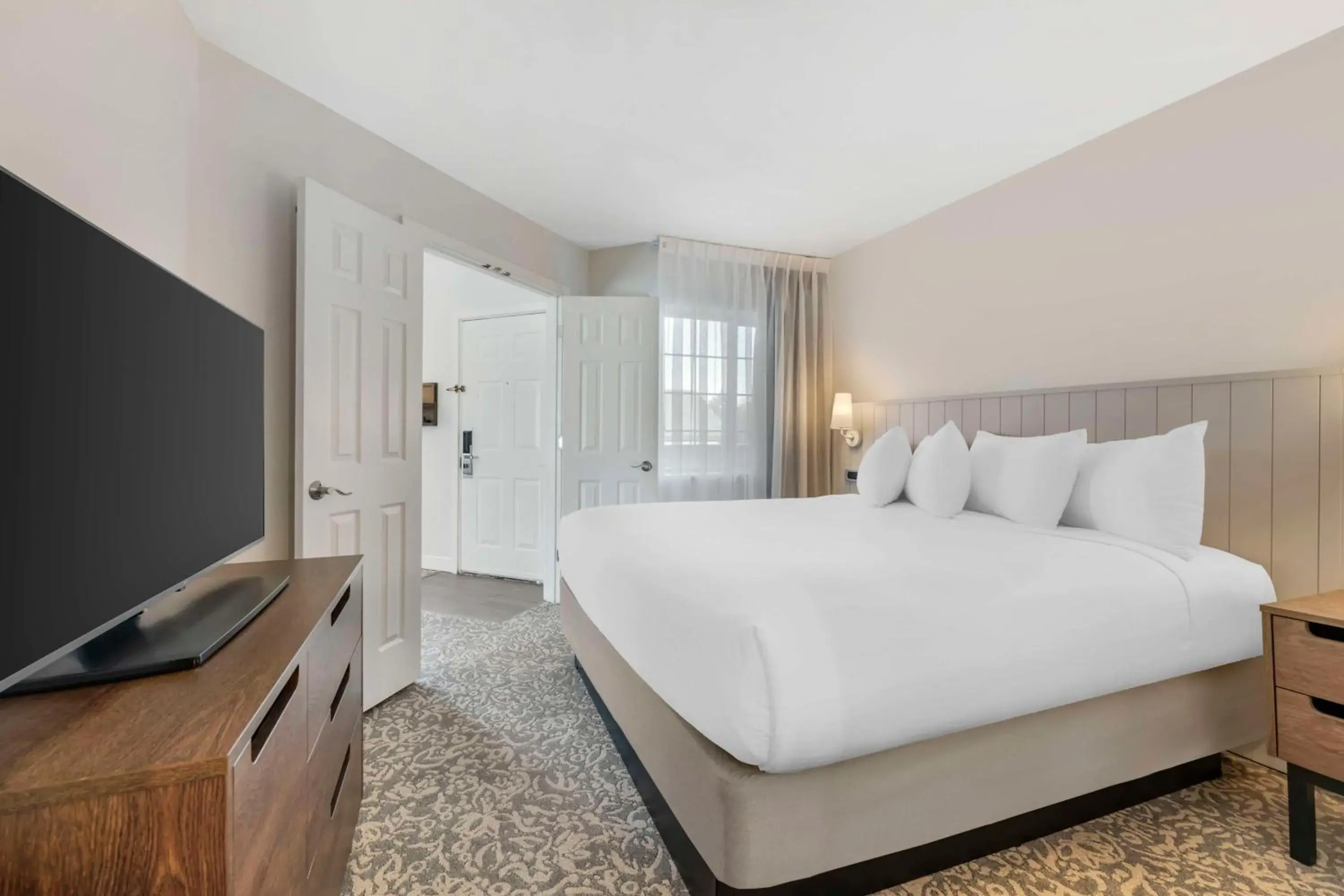 One-Bedroom King Suite in Sonesta ES Suites Dulles Airport One-Bedroom King Suite in Sonesta ES Suites Dulles Airport