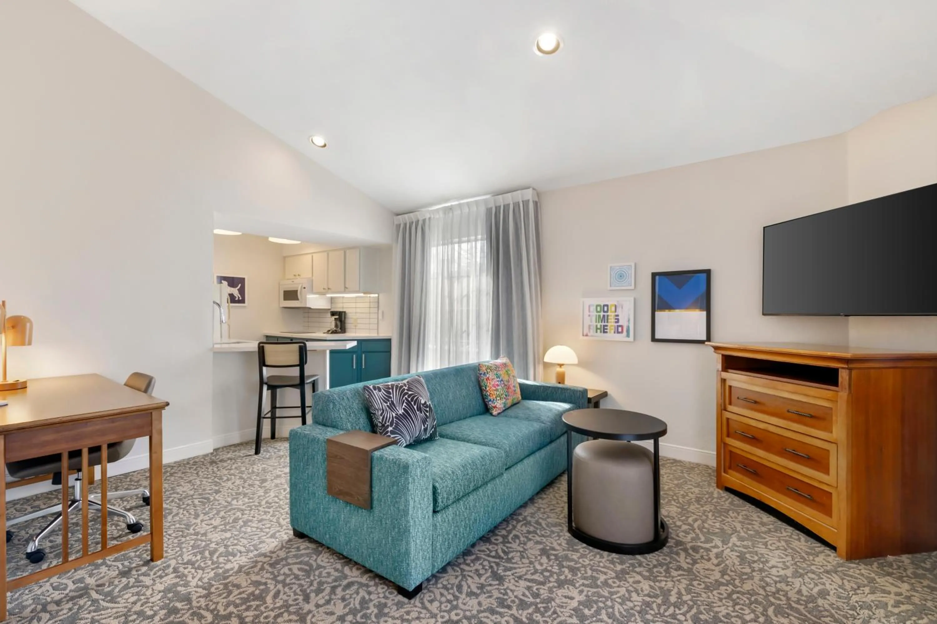 Living room in Sonesta ES Suites Dulles Airport