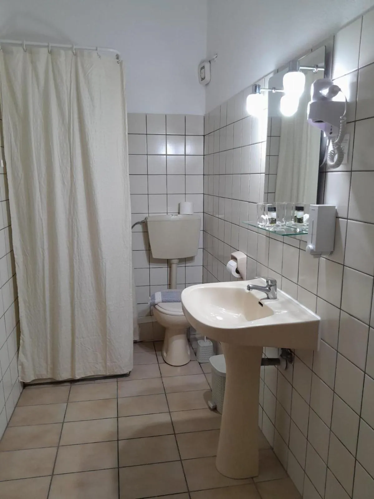 Shower in Vanta Hotel