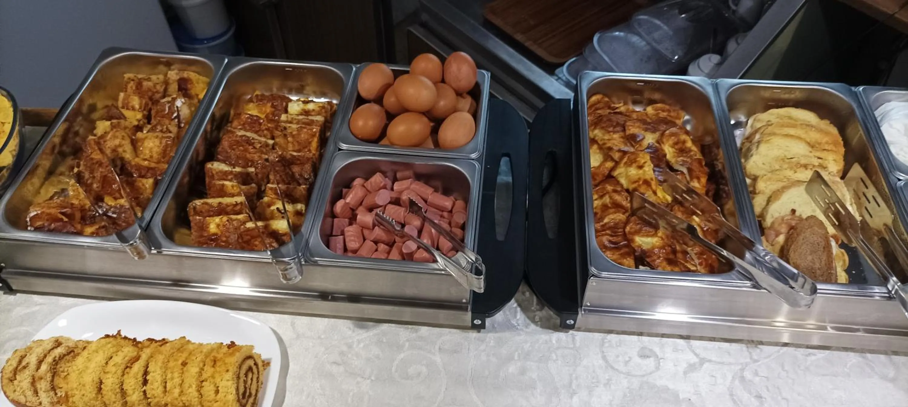 Buffet breakfast in Vanta Hotel