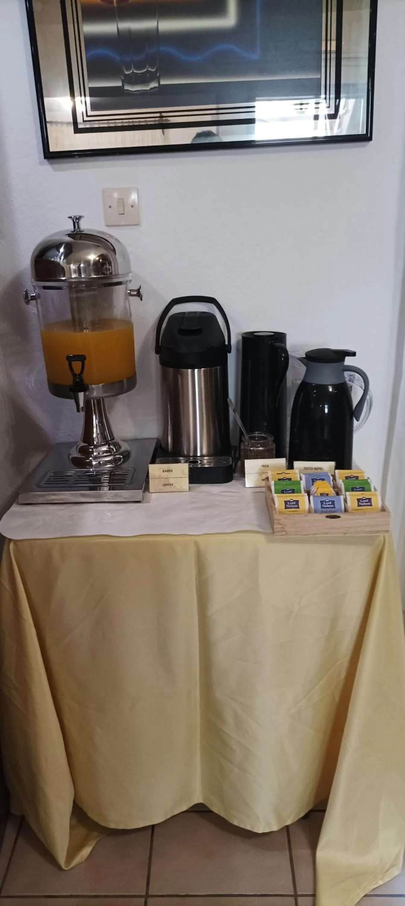 Buffet breakfast in Vanta Hotel