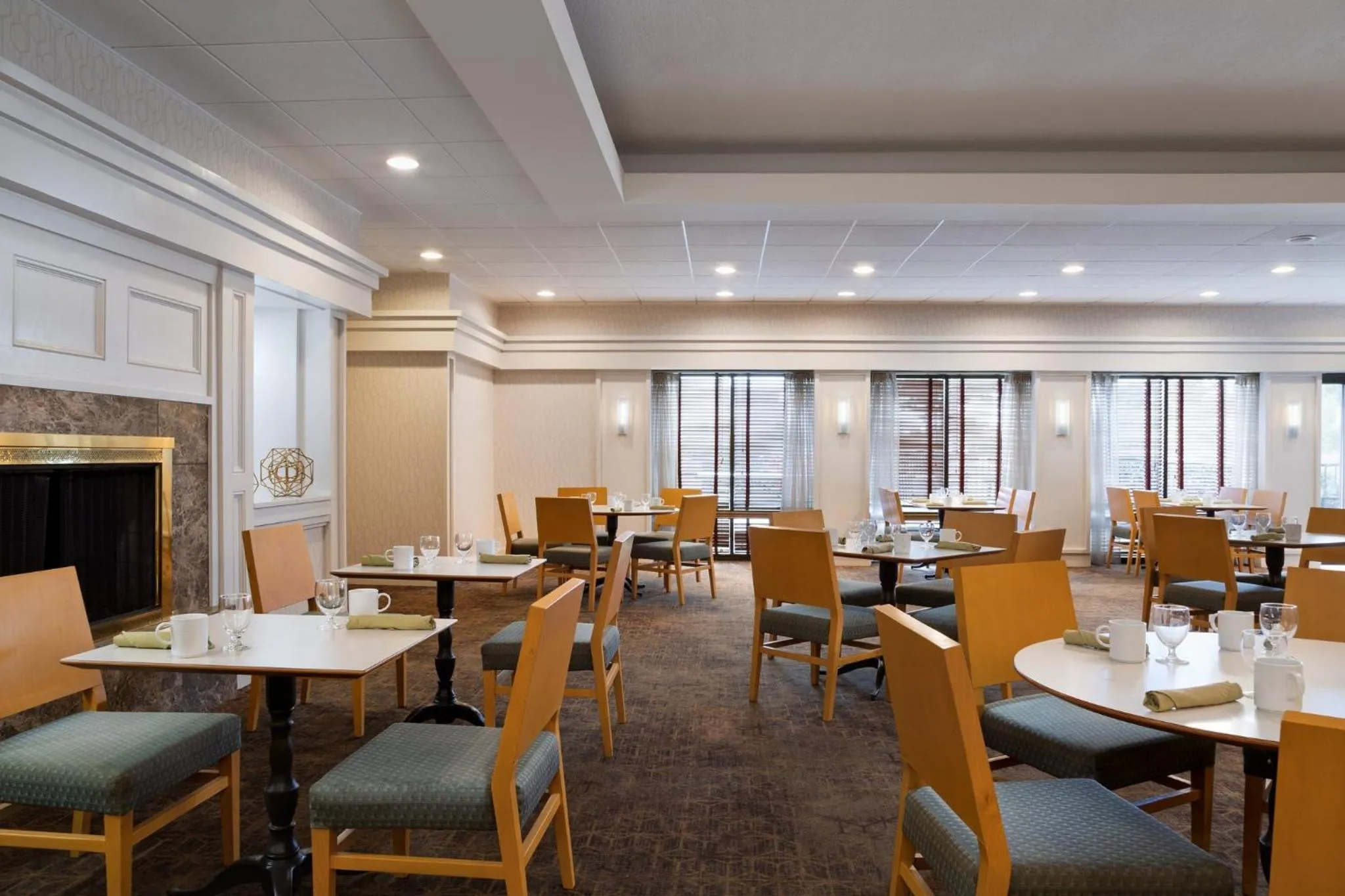 Restaurant/places to eat in Holiday Inn Washington-Dulles International Airport by IHG