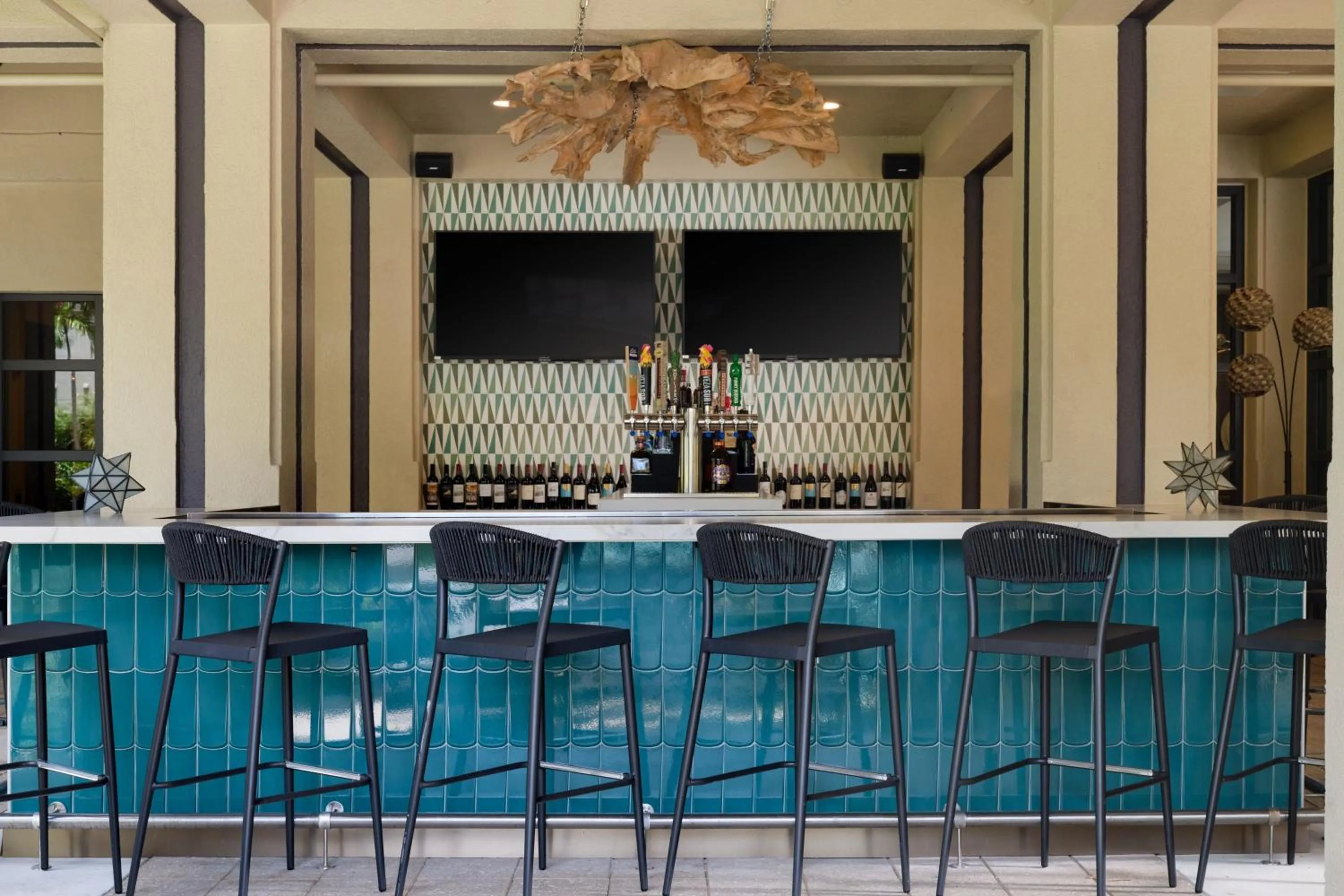 Lounge or bar in Boca Raton Marriott at Boca Center