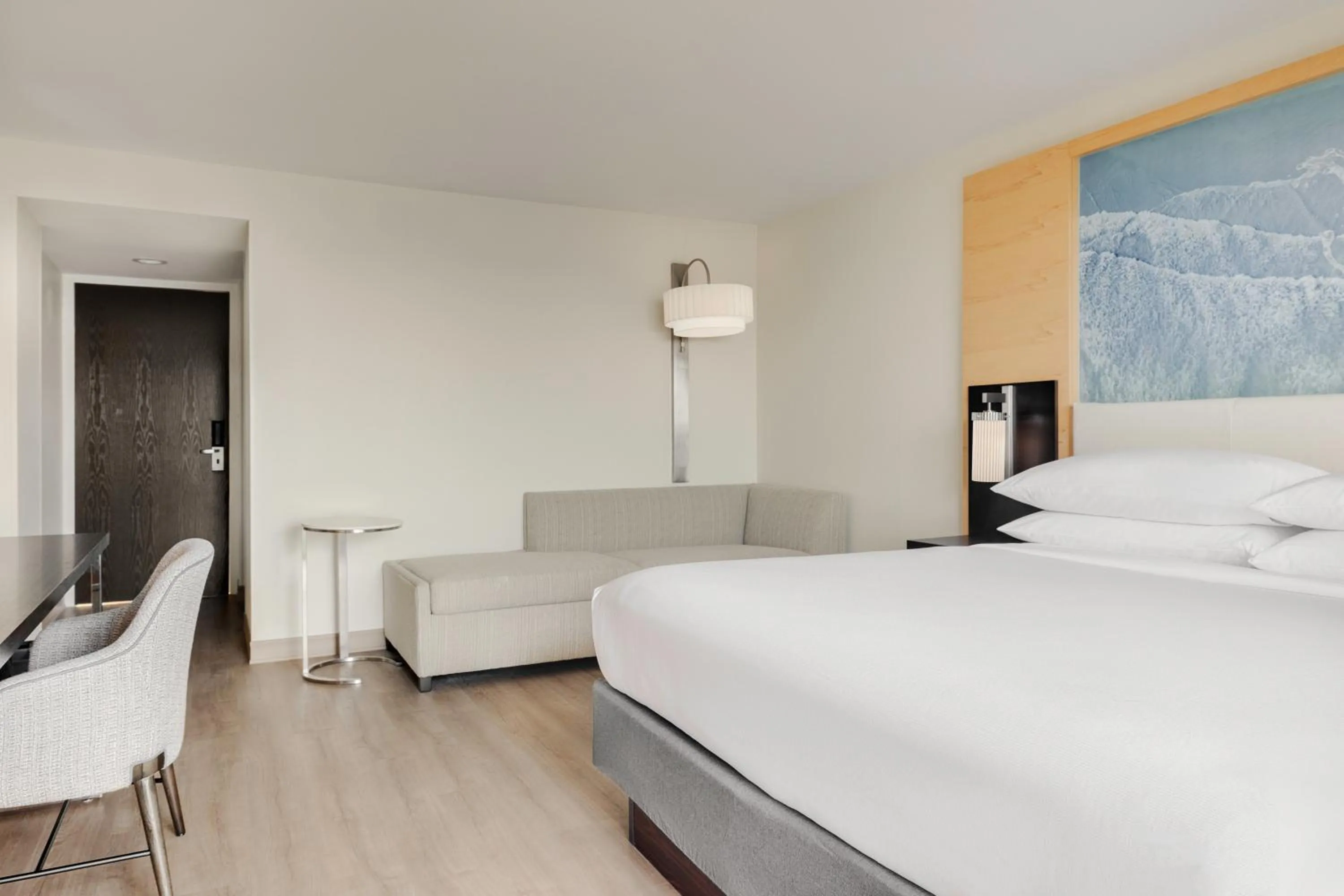 Bedroom, Bed in Boca Raton Marriott at Boca Center