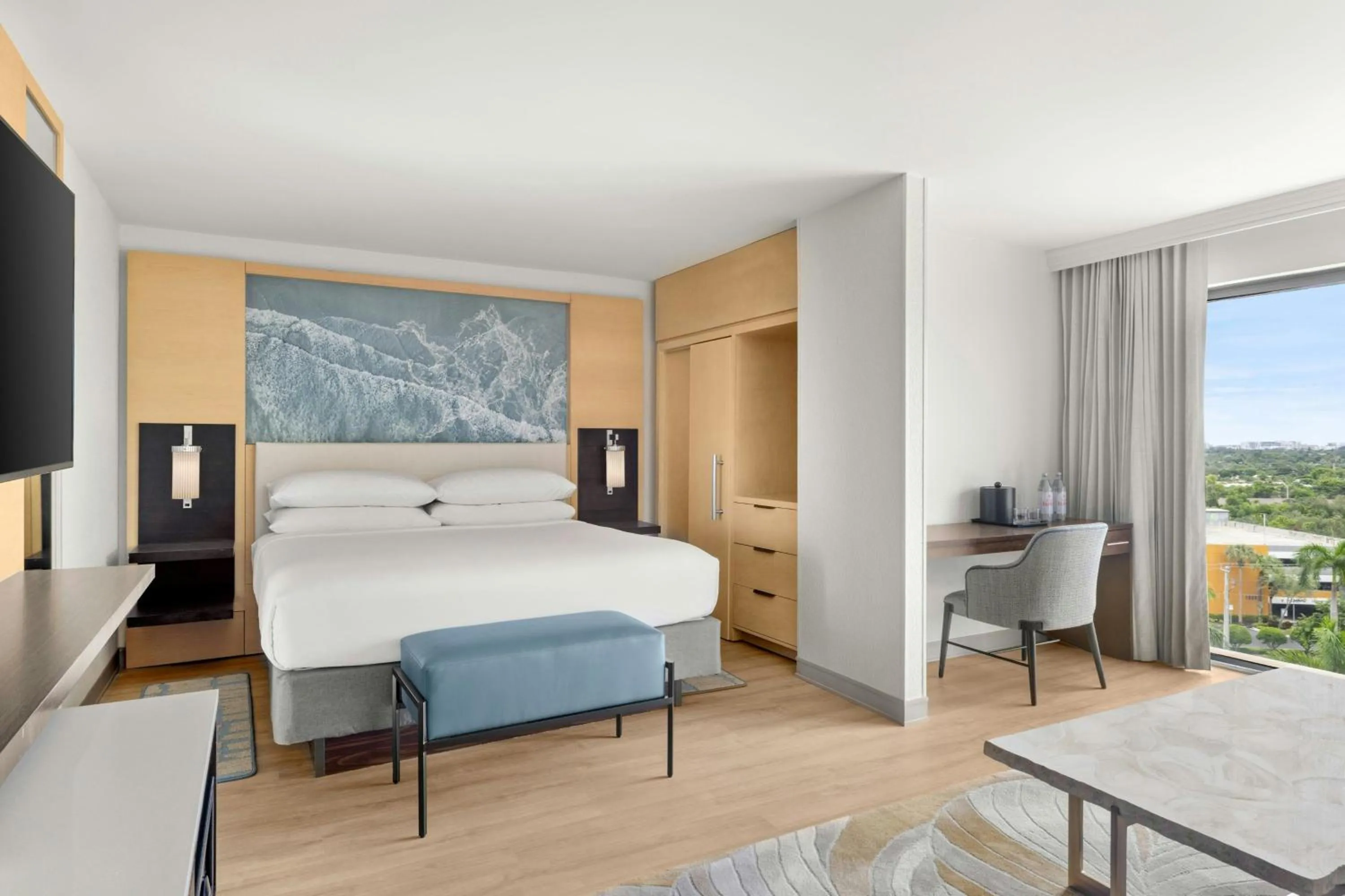 Photo of the whole room, Bed in Boca Raton Marriott at Boca Center