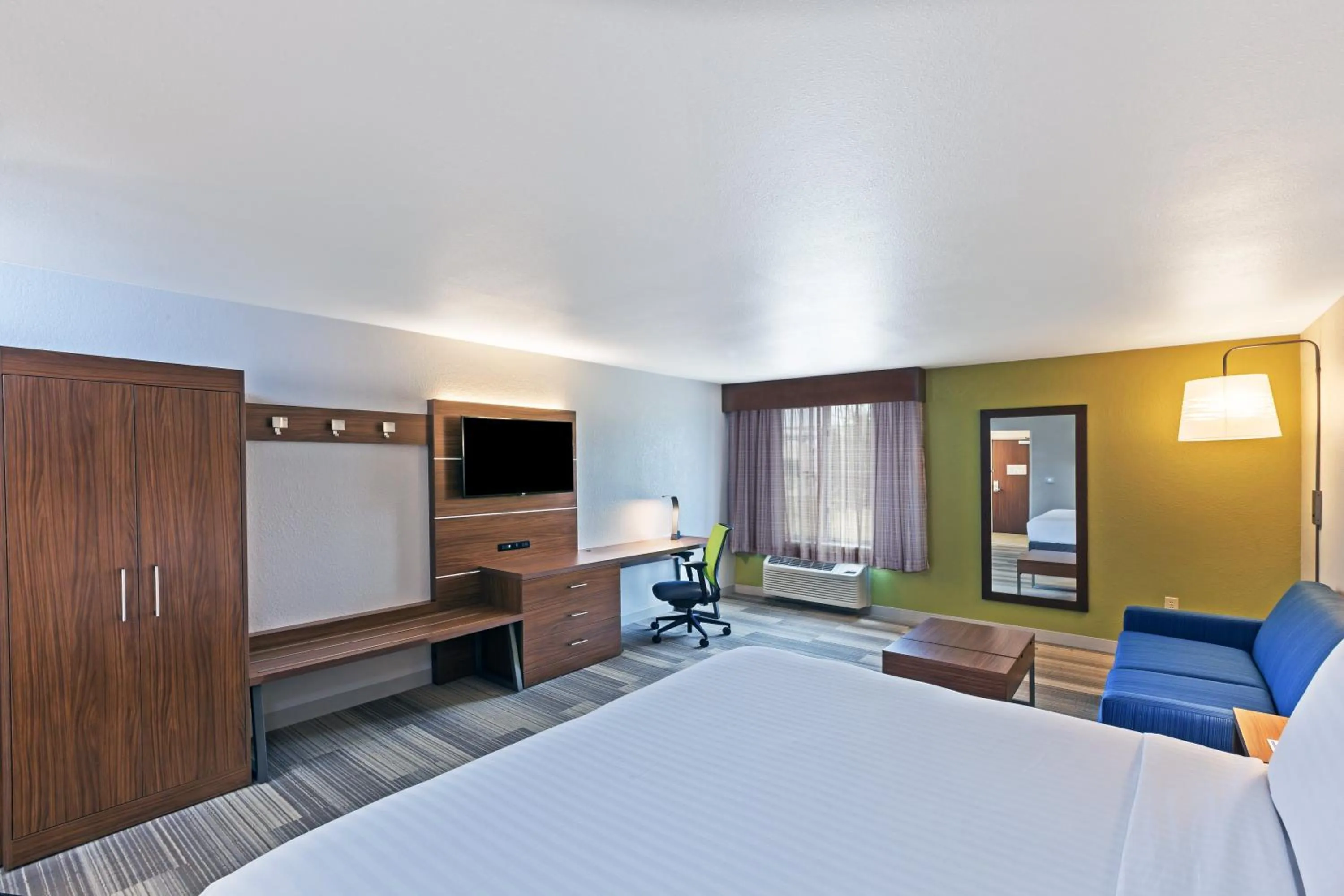 Photo of the whole room, Bed in Holiday Inn Express Hotel & Suites Dallas Lewisville by IHG
