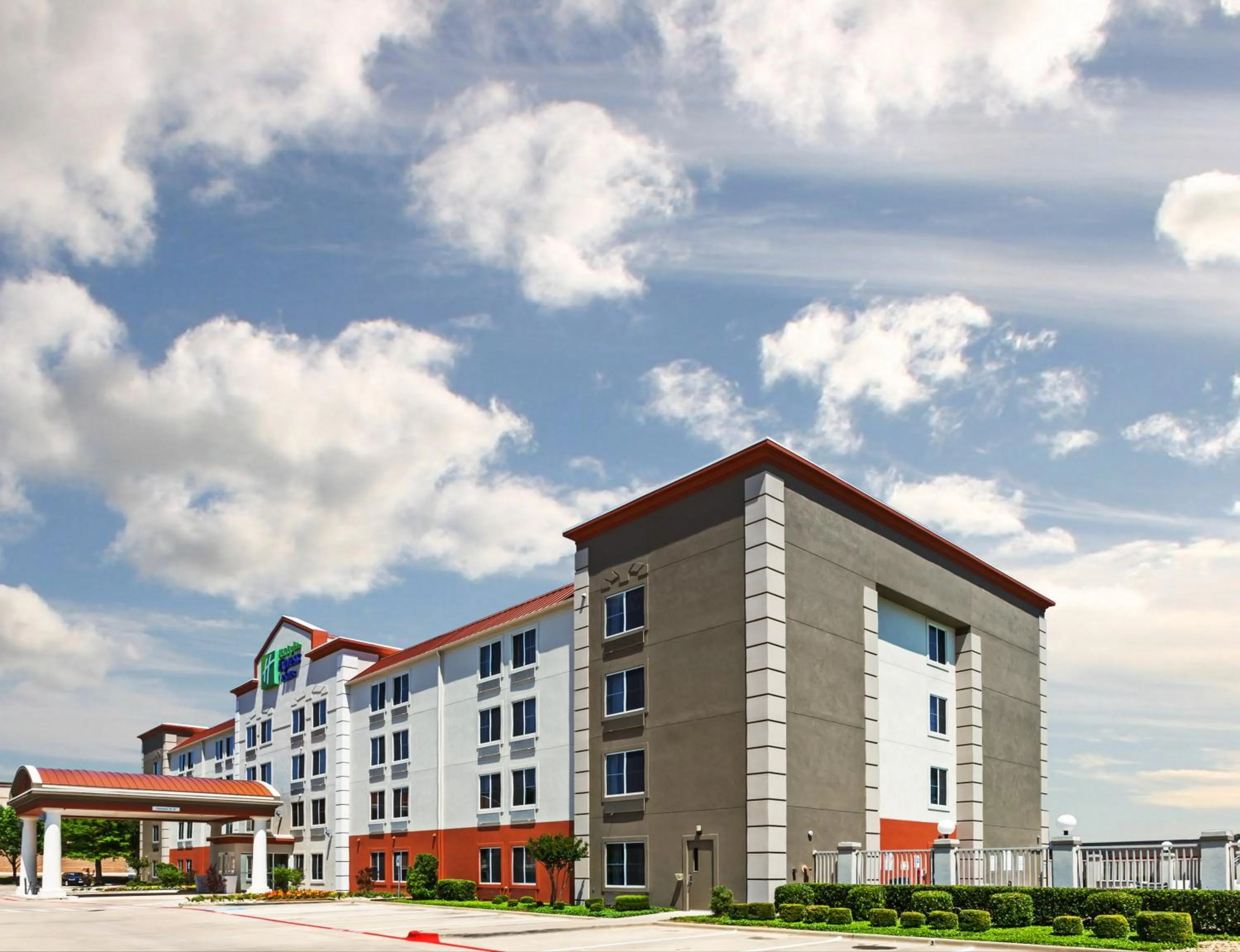 Property building in Holiday Inn Express Hotel & Suites Dallas Lewisville by IHG