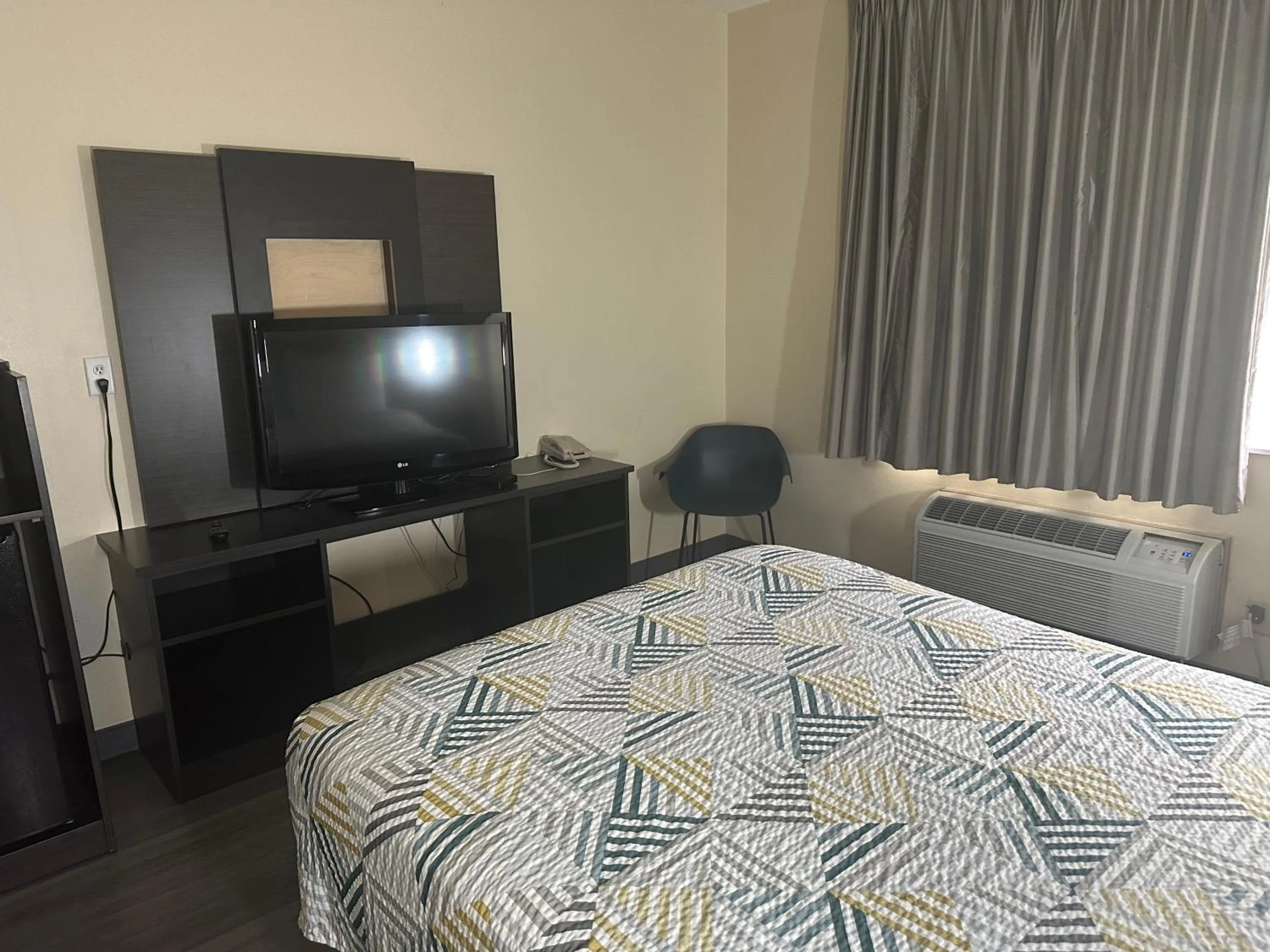 Bed in Motel 6-Anderson, IN