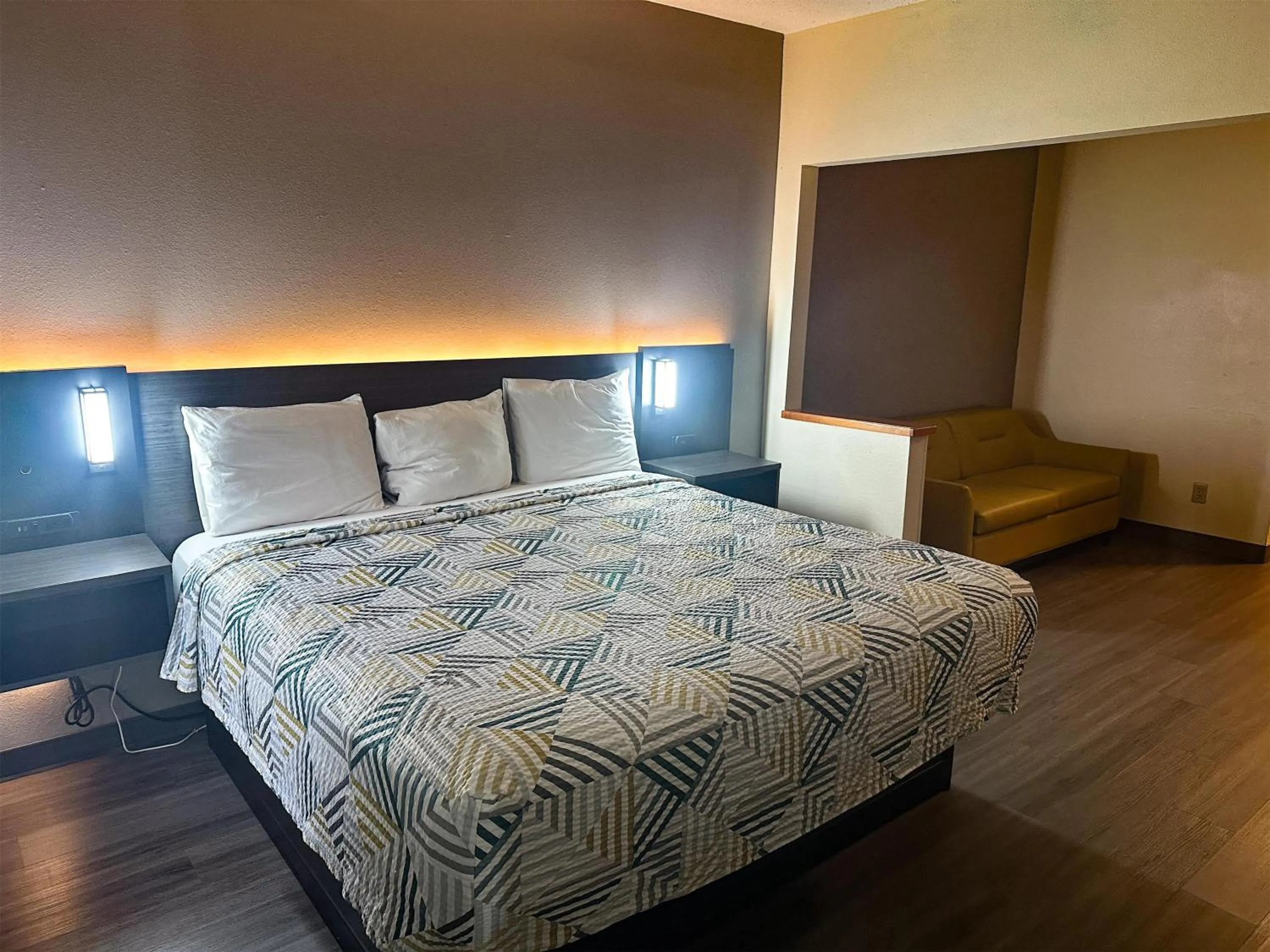 Bedroom, Bed in Motel 6-Anderson, IN