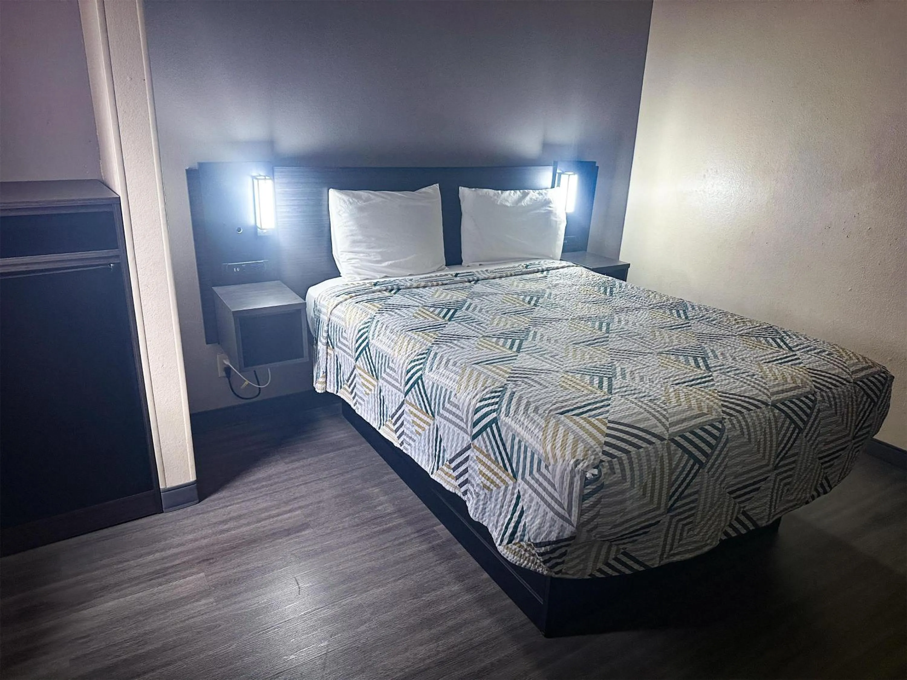 Bedroom, Bed in Motel 6-Anderson, IN