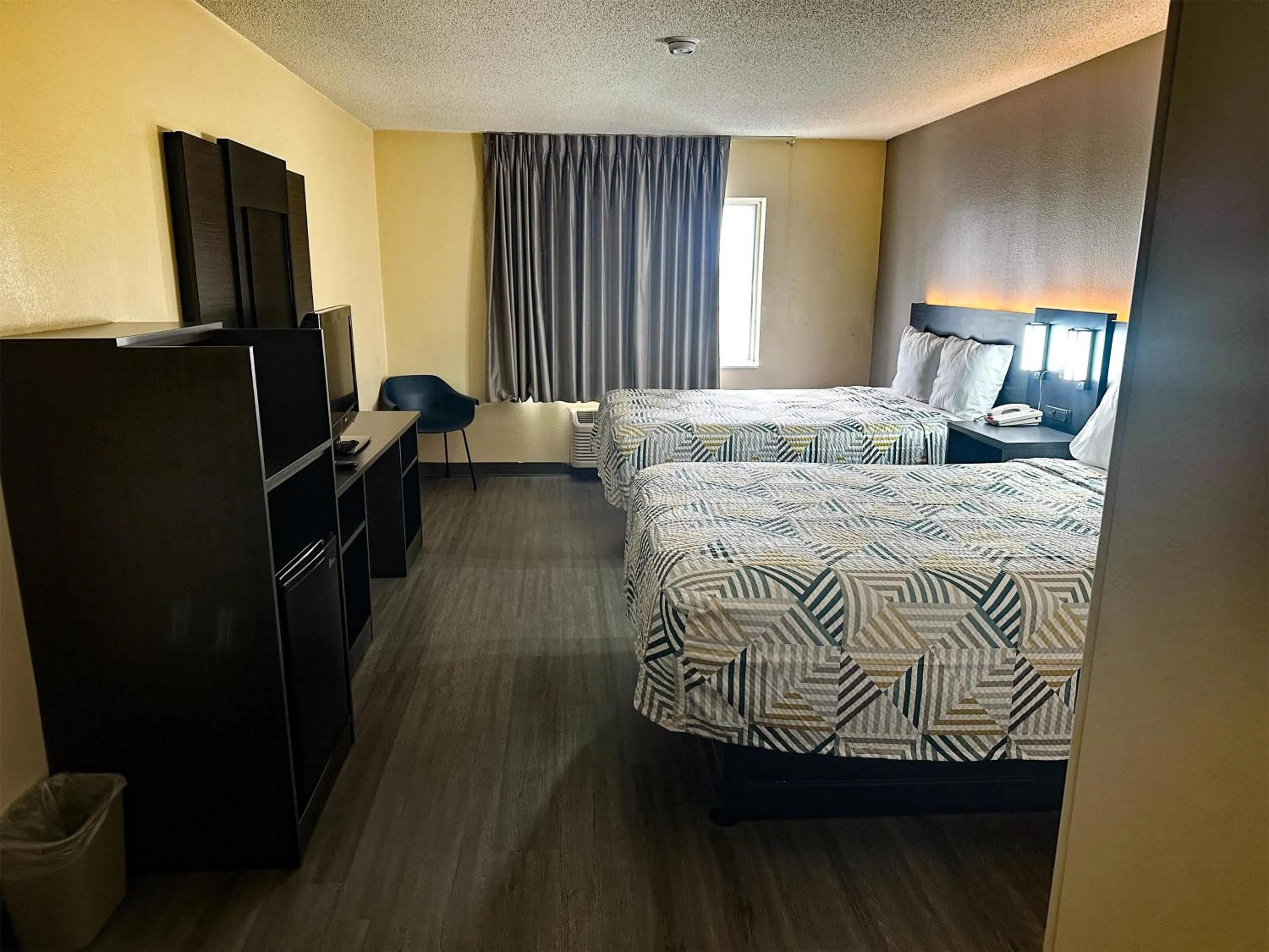 Bedroom, Bed in Motel 6-Anderson, IN