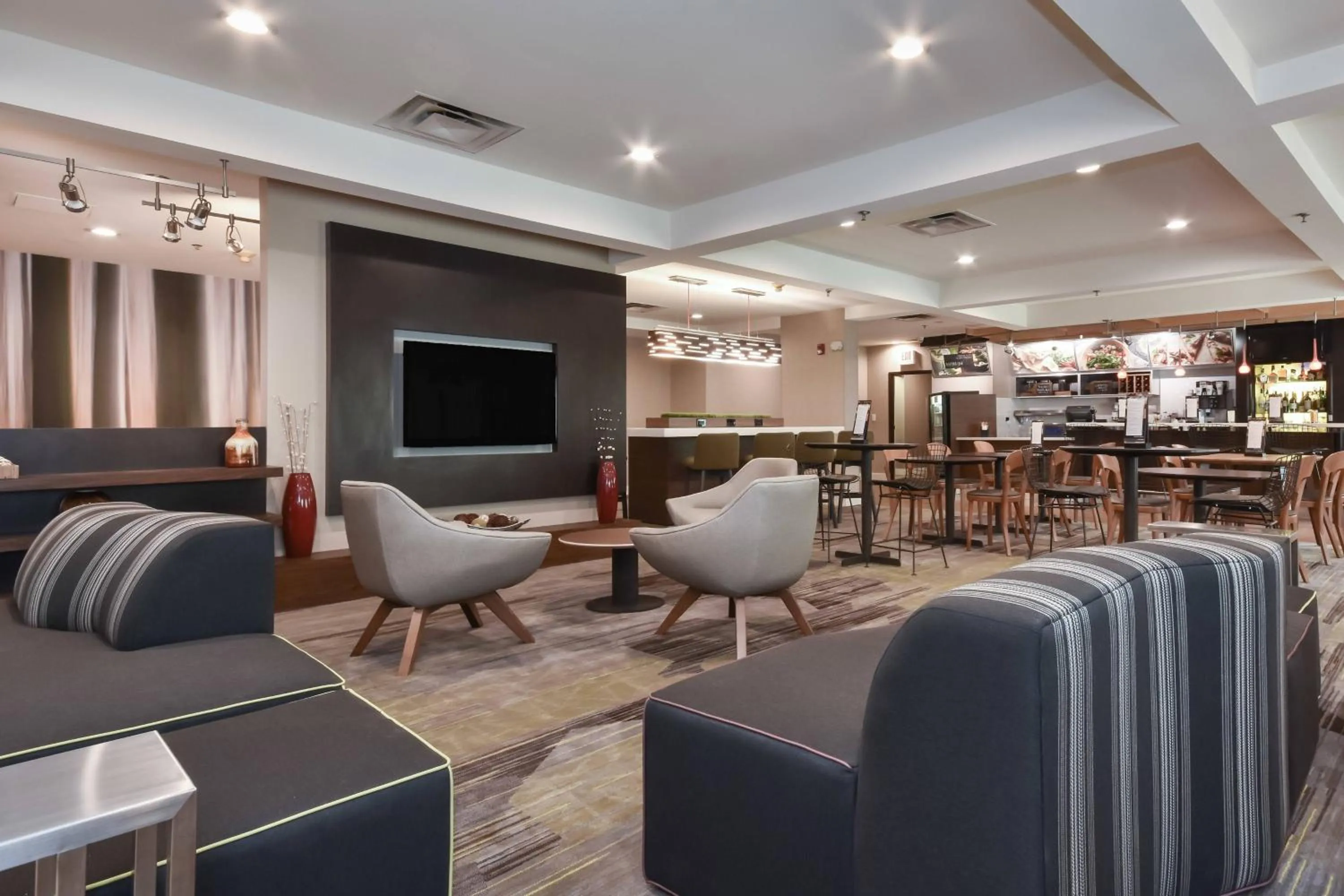 Lobby or reception in Courtyard by Marriott Charlotte Lake Norman