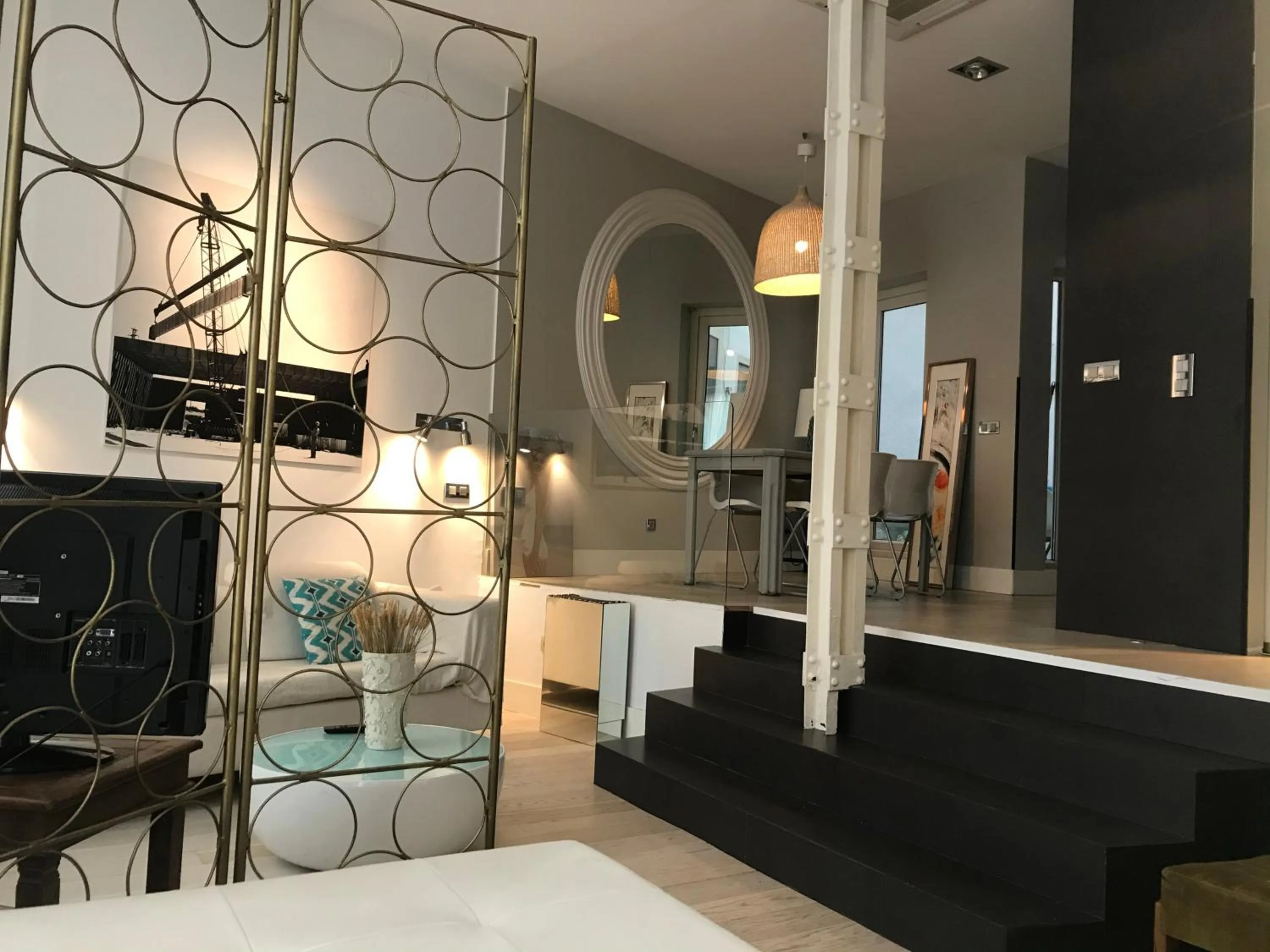 Living room in madrid central gran via Suites