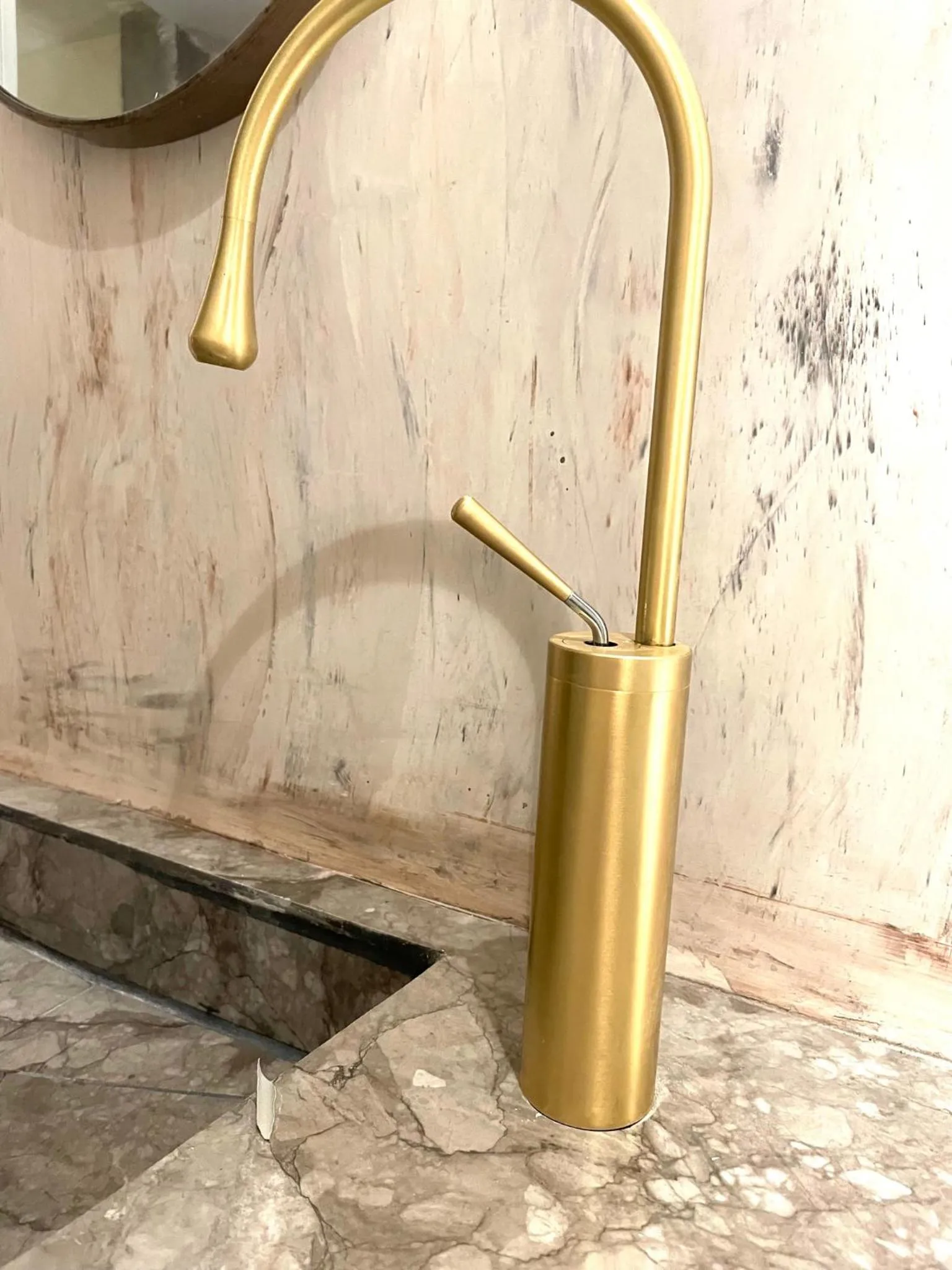 Bathroom in madrid central gran via Suites