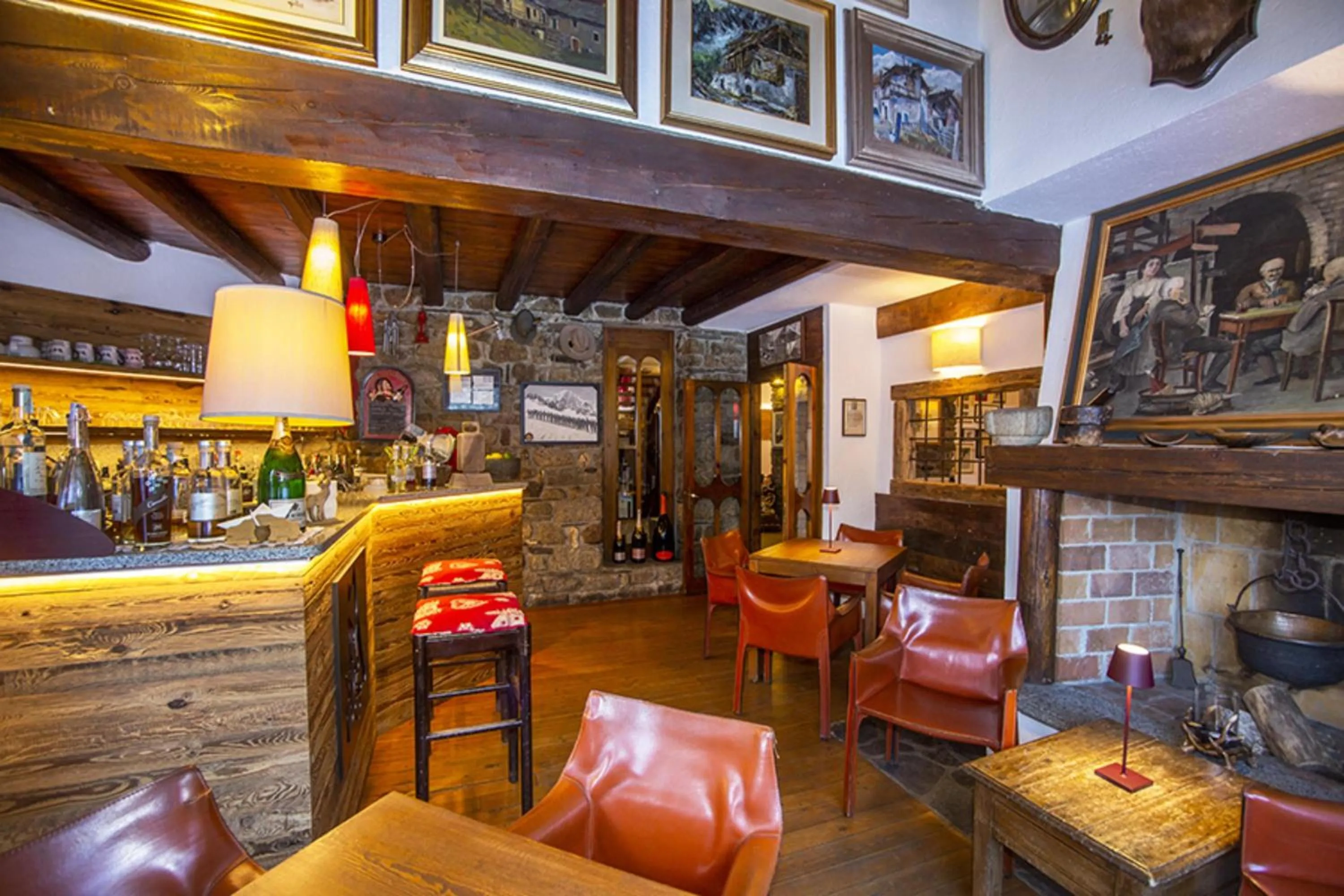 Lounge or bar in Hotel Pilier D'Angle & Wellness