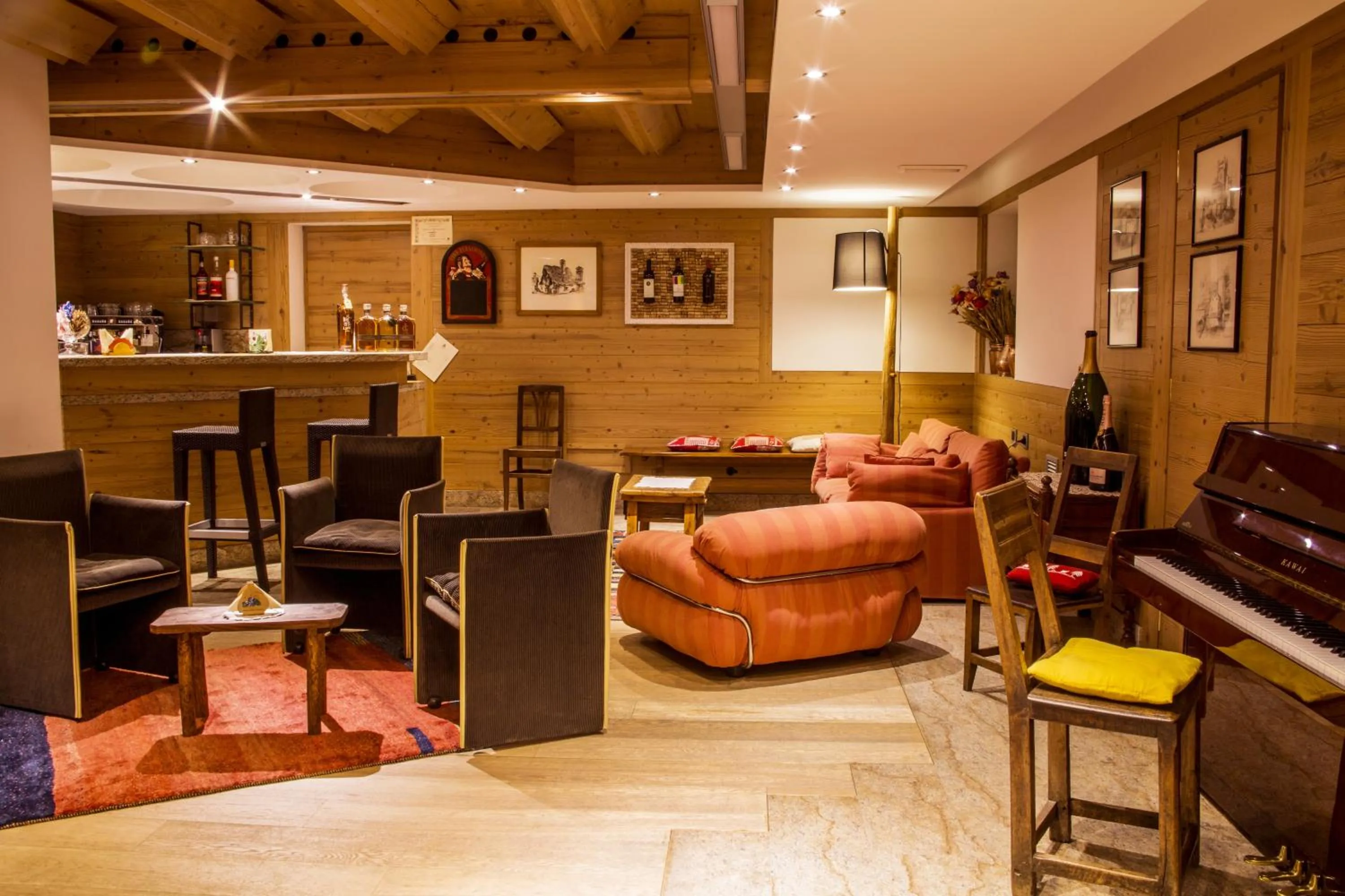 Lounge or bar in Hotel Pilier D'Angle & Wellness